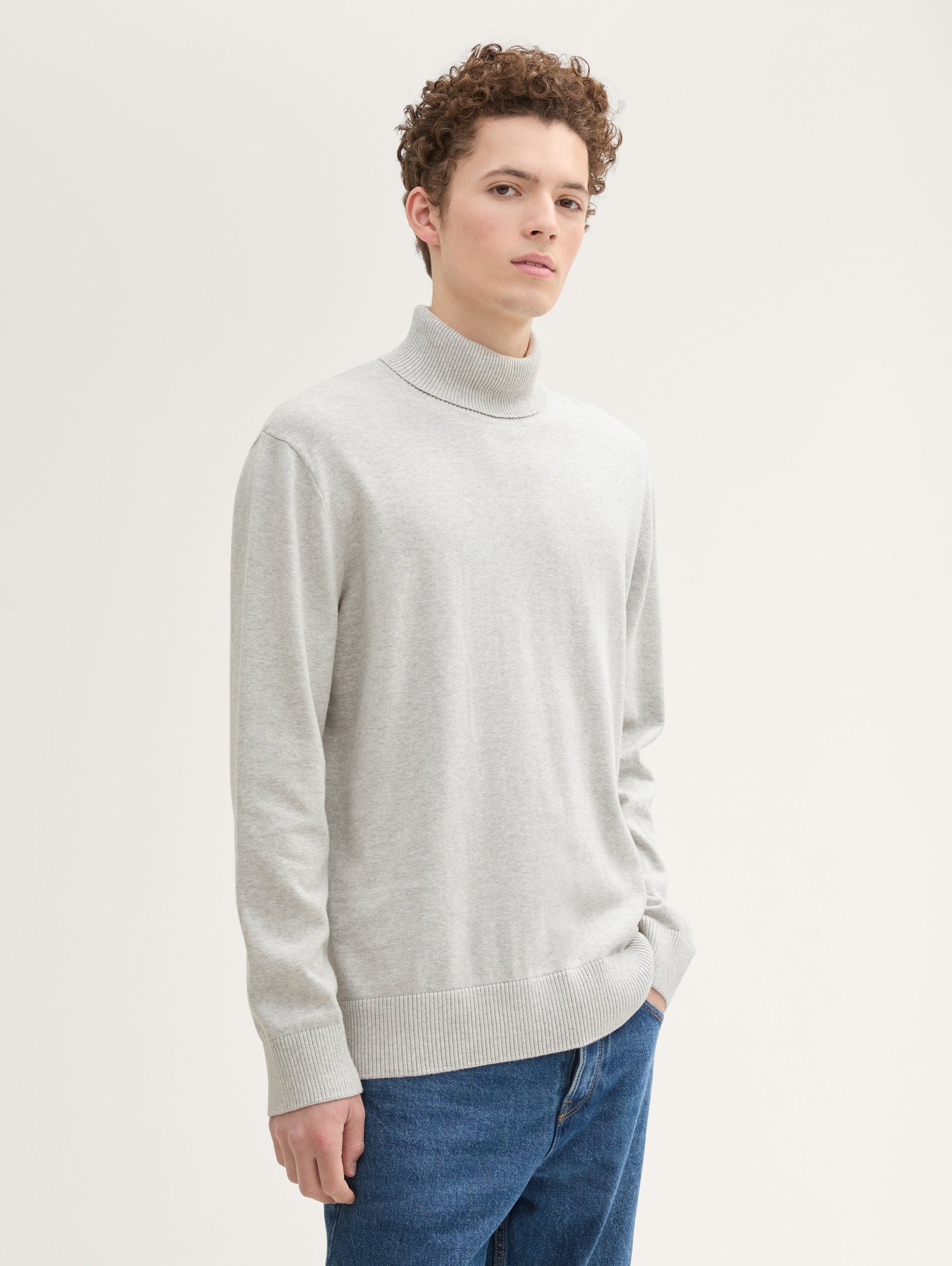 Basic Turtleneck_1043020_15398_01