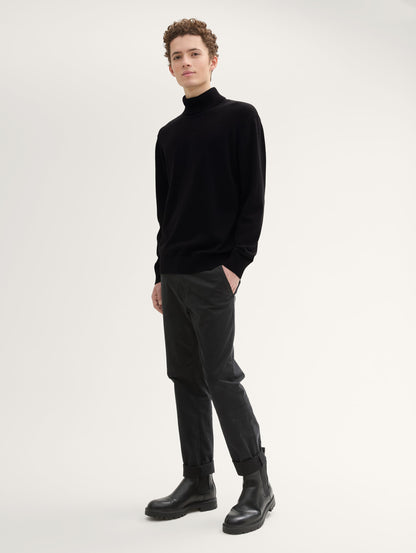 Basic Turtleneck_1043020_29999_03