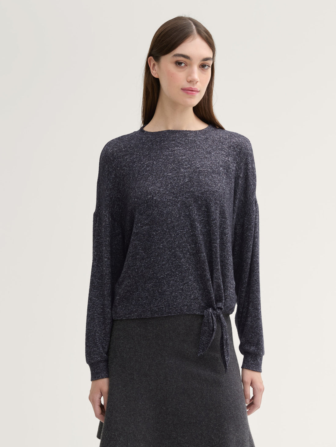 Long-Sleeved Shirt with Knot Details_1043069_10522_01