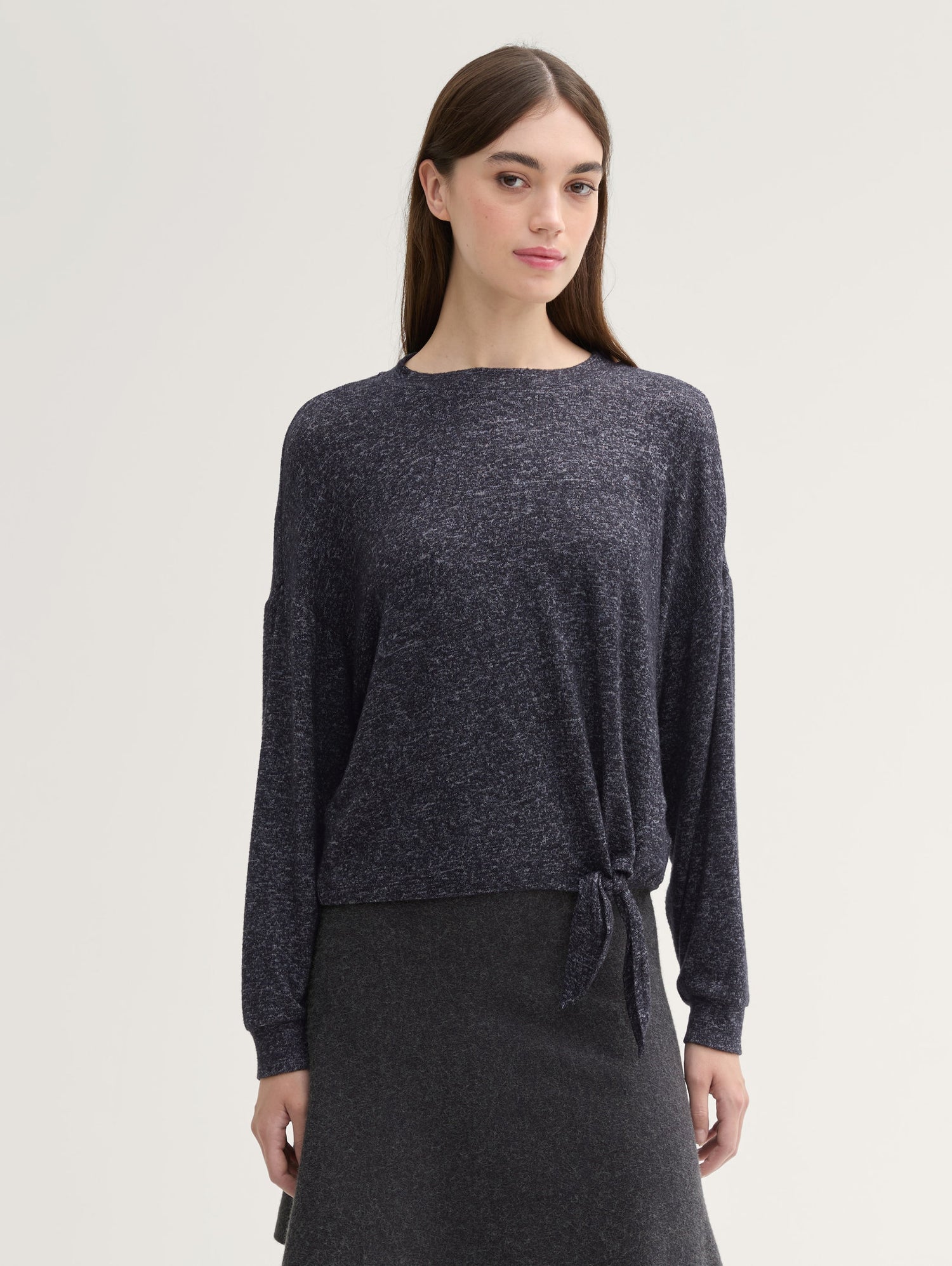 Long-Sleeved Shirt with Knot Details_1043069_10522_01