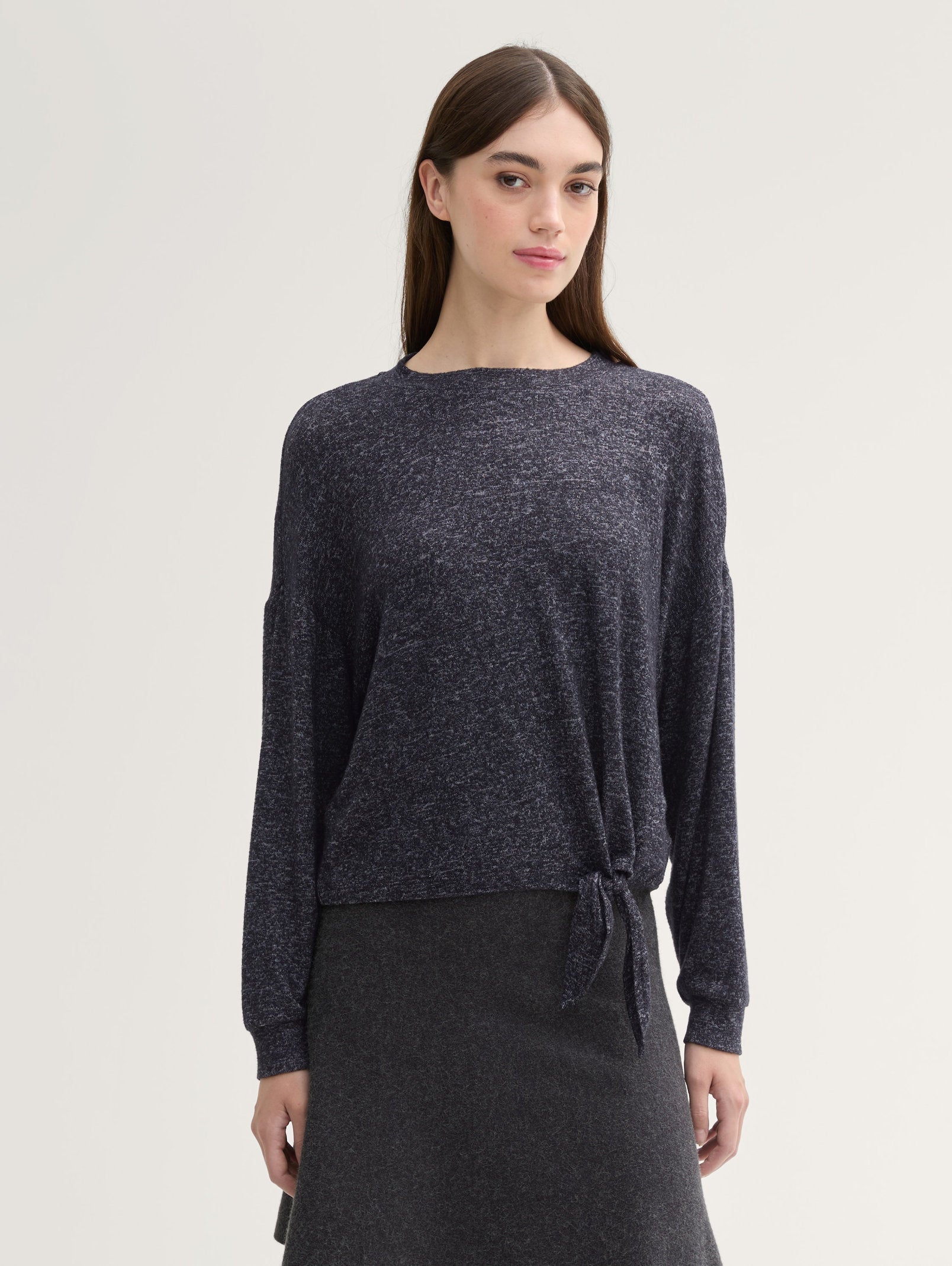 Long-Sleeved Shirt with Knot Details_1043069_10522_01