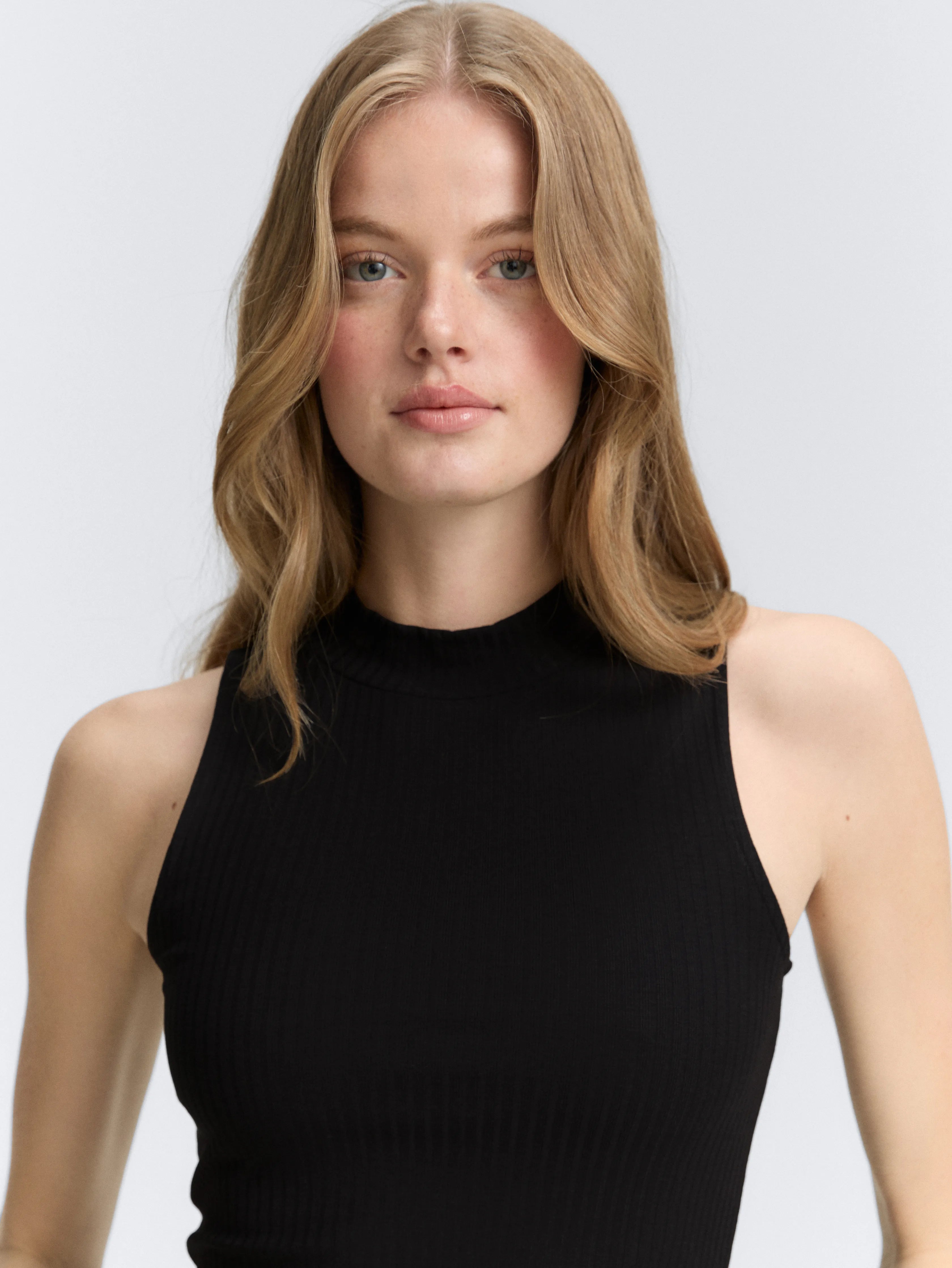 Tom Tailor_0_Ribbed Top with Stand-Up Collar_1043074_38384_05