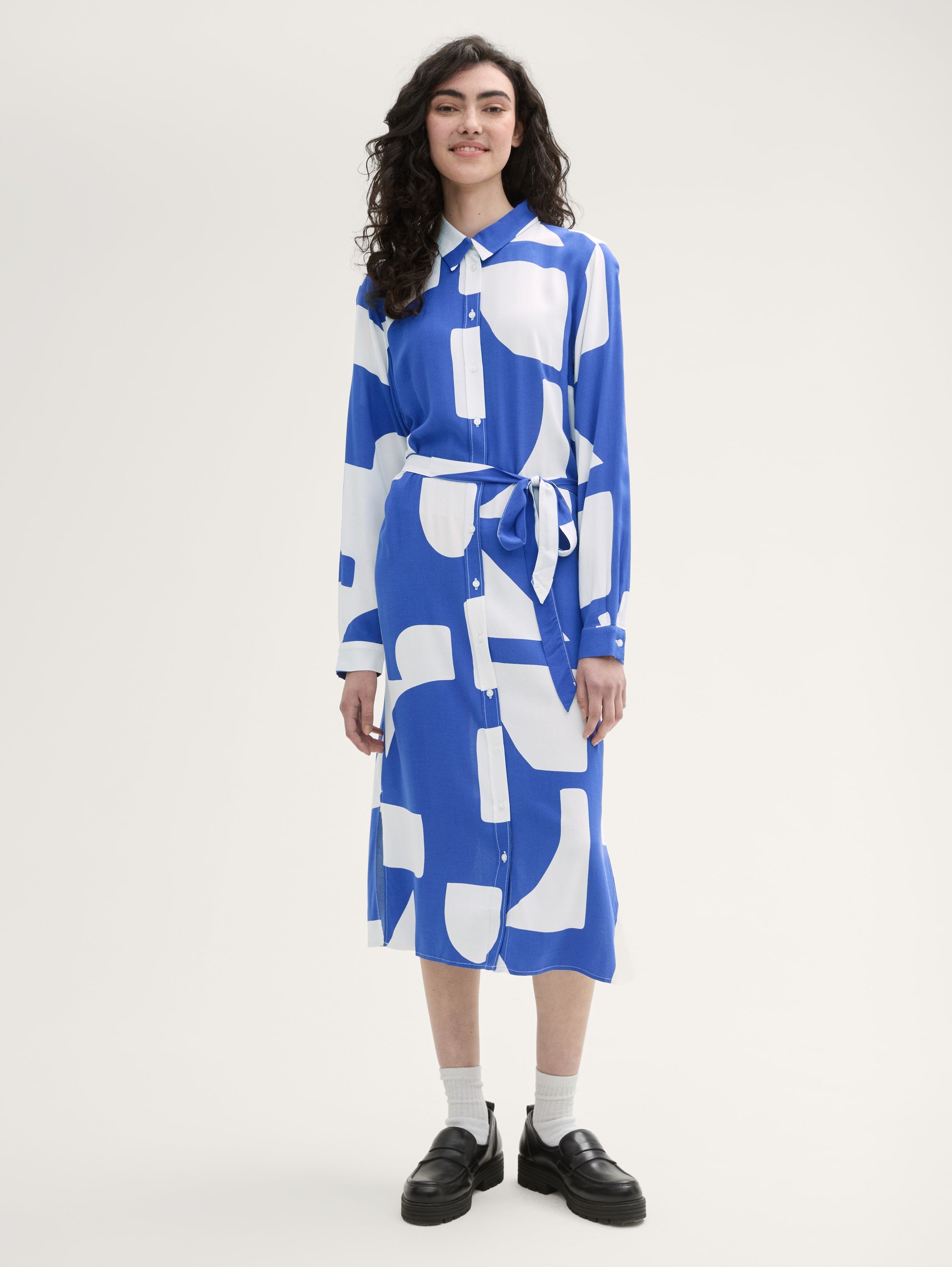 Midi Shirt Dress with An Allover Print_1043151_35913_01