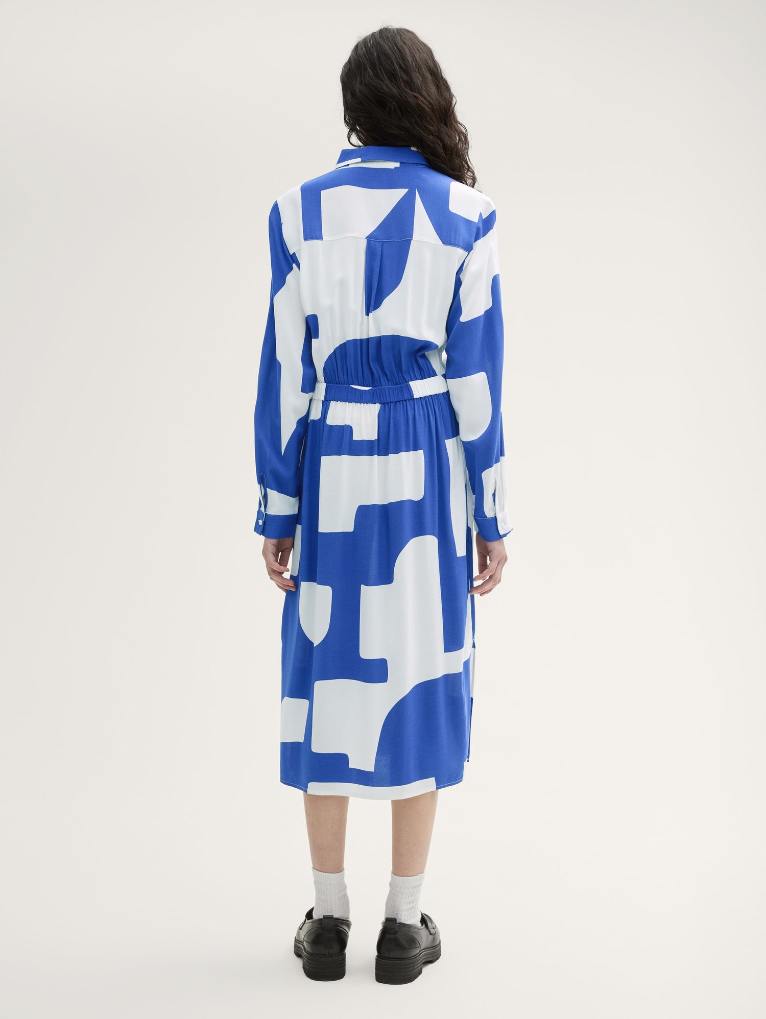 Midi Shirt Dress with An Allover Print_1043151_35913_04