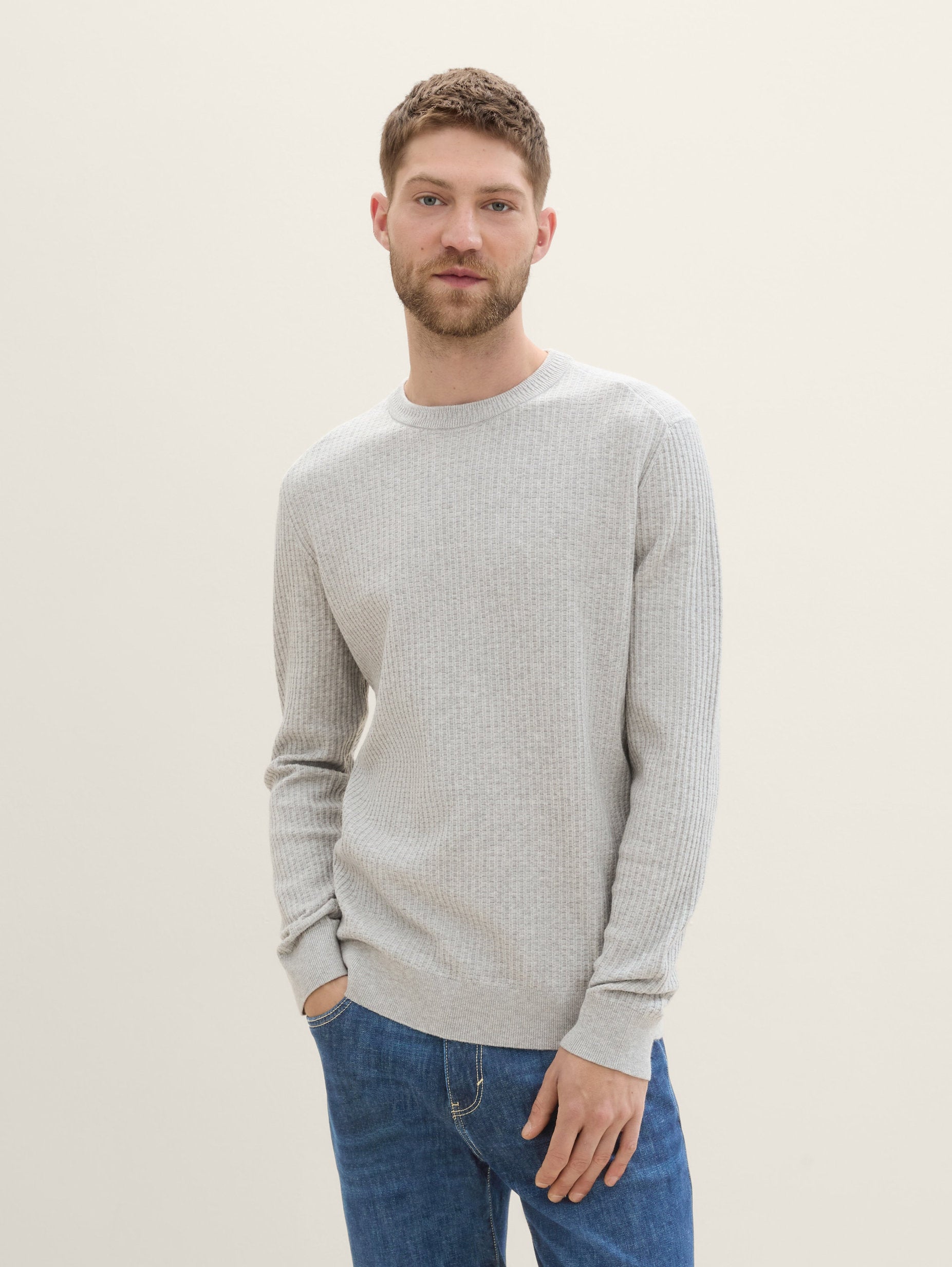 Soft Sweater with A Round Neck_1043192_12035_03