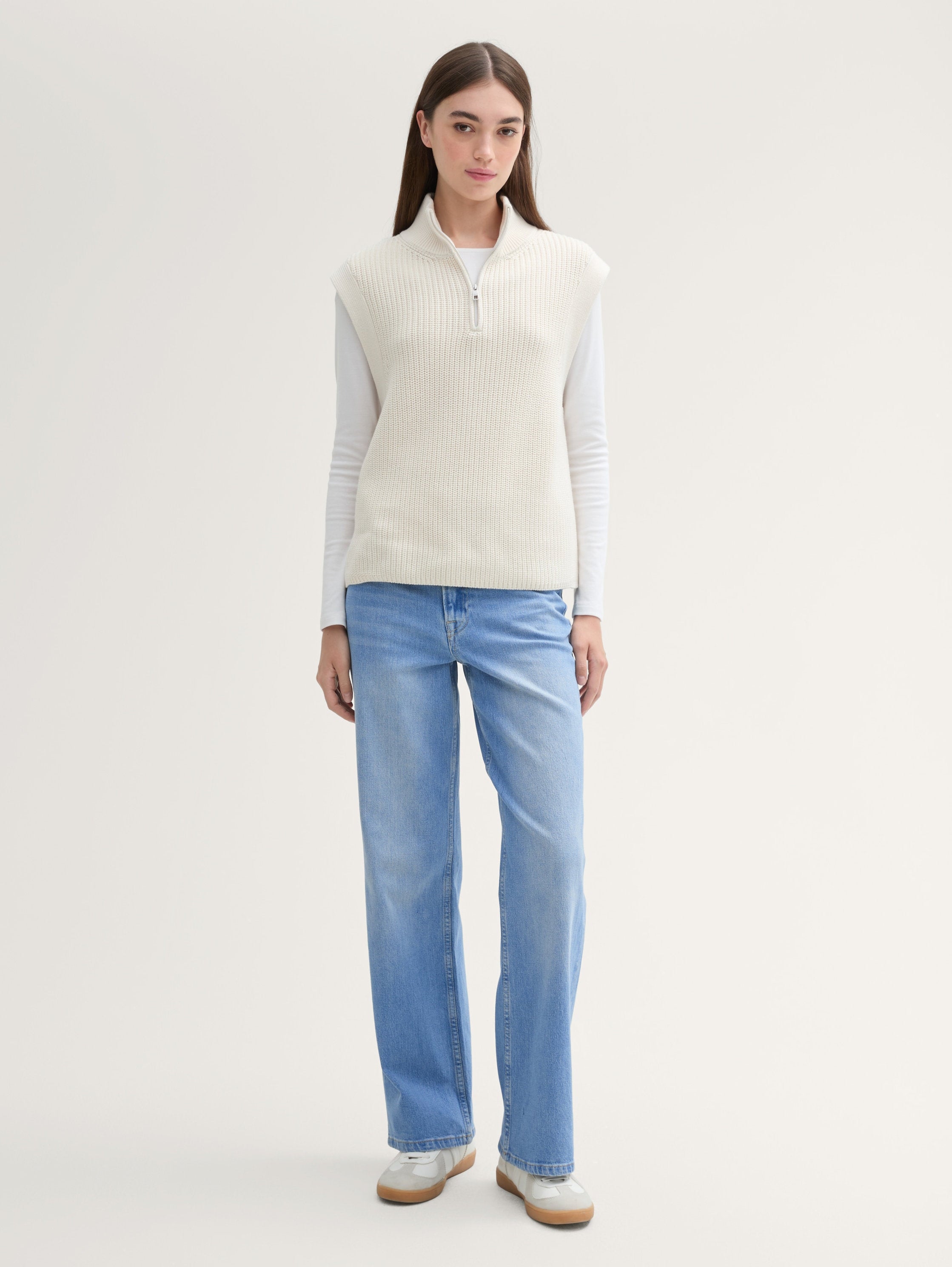 Wide-Leg Jeans in Recycled Cotton_1043245_10119_01