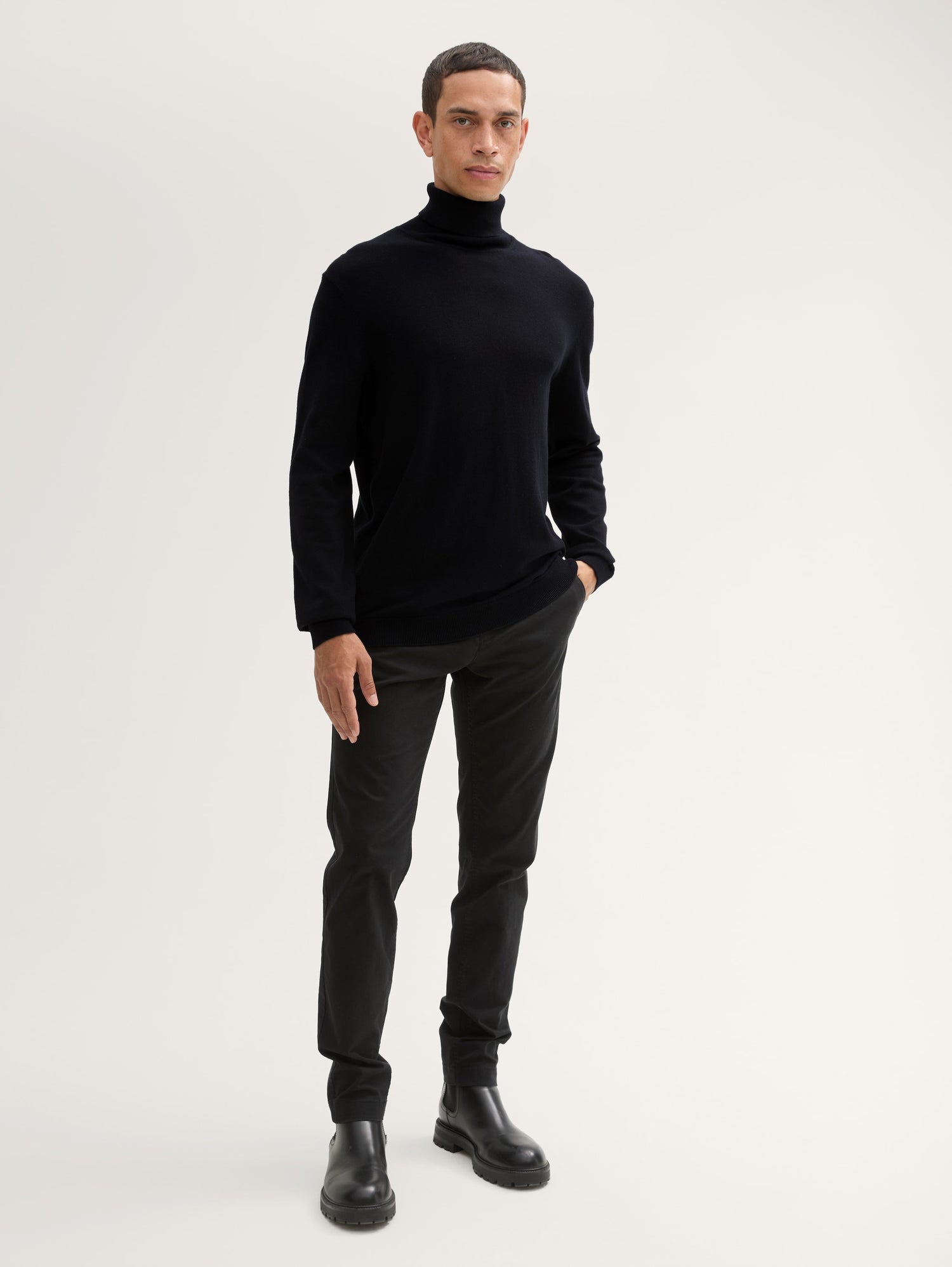 Turtleneck Cashmere Sweater_1043267_29999_03