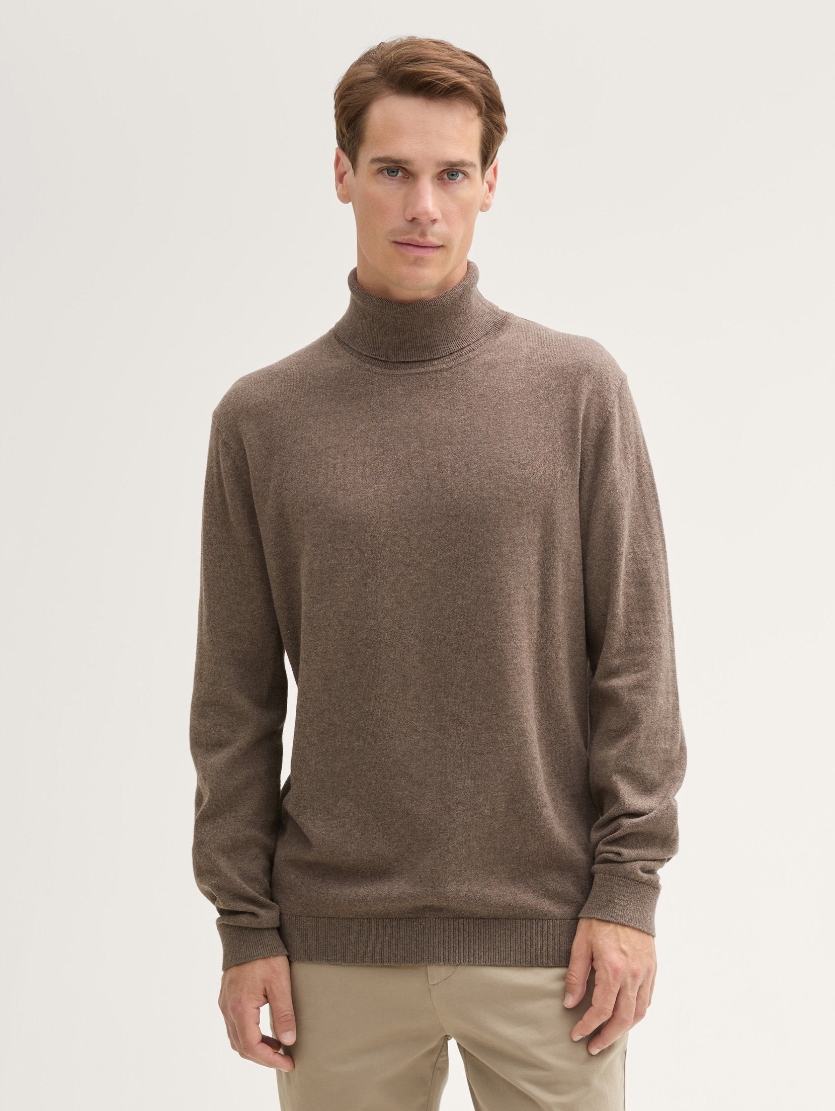 Turtleneck Cashmere Sweater_1043267_36303_01