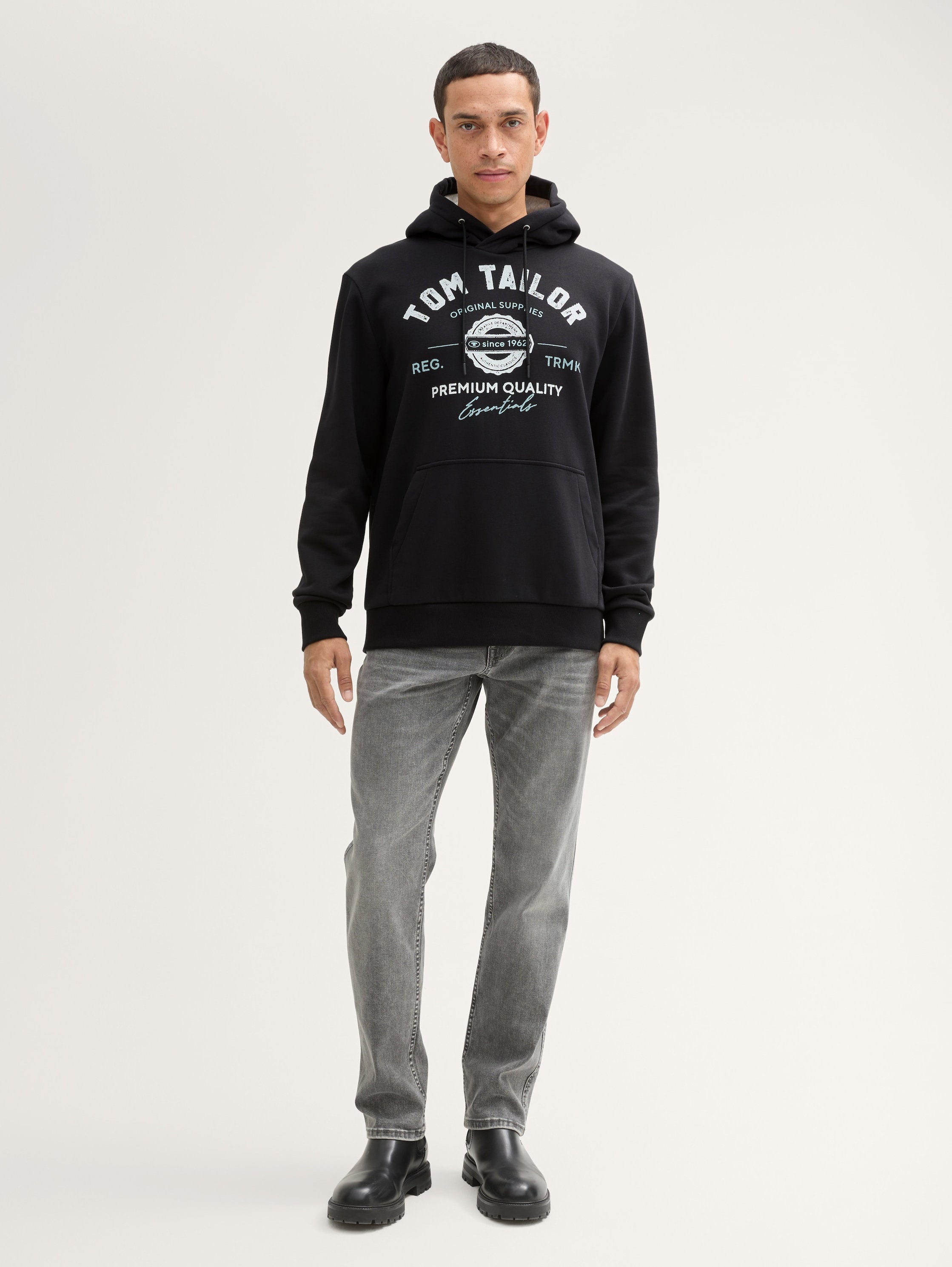 Hoodie with A Logo Print_1043292_29999_03