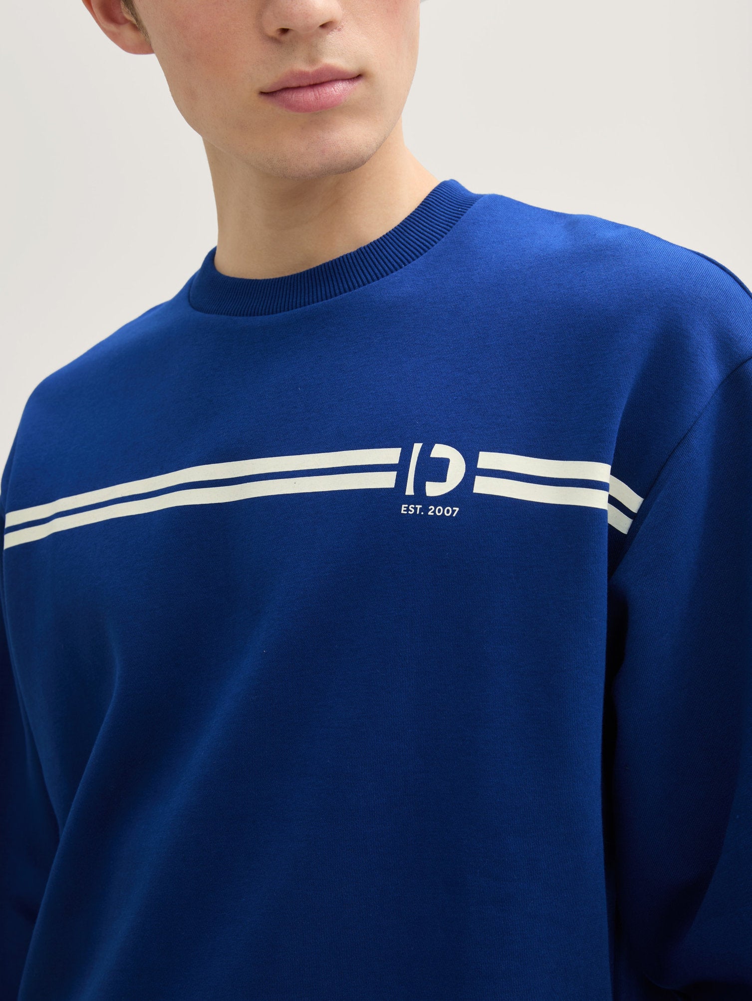 Sweatshirt with A Logo Print_1043299_35788_05