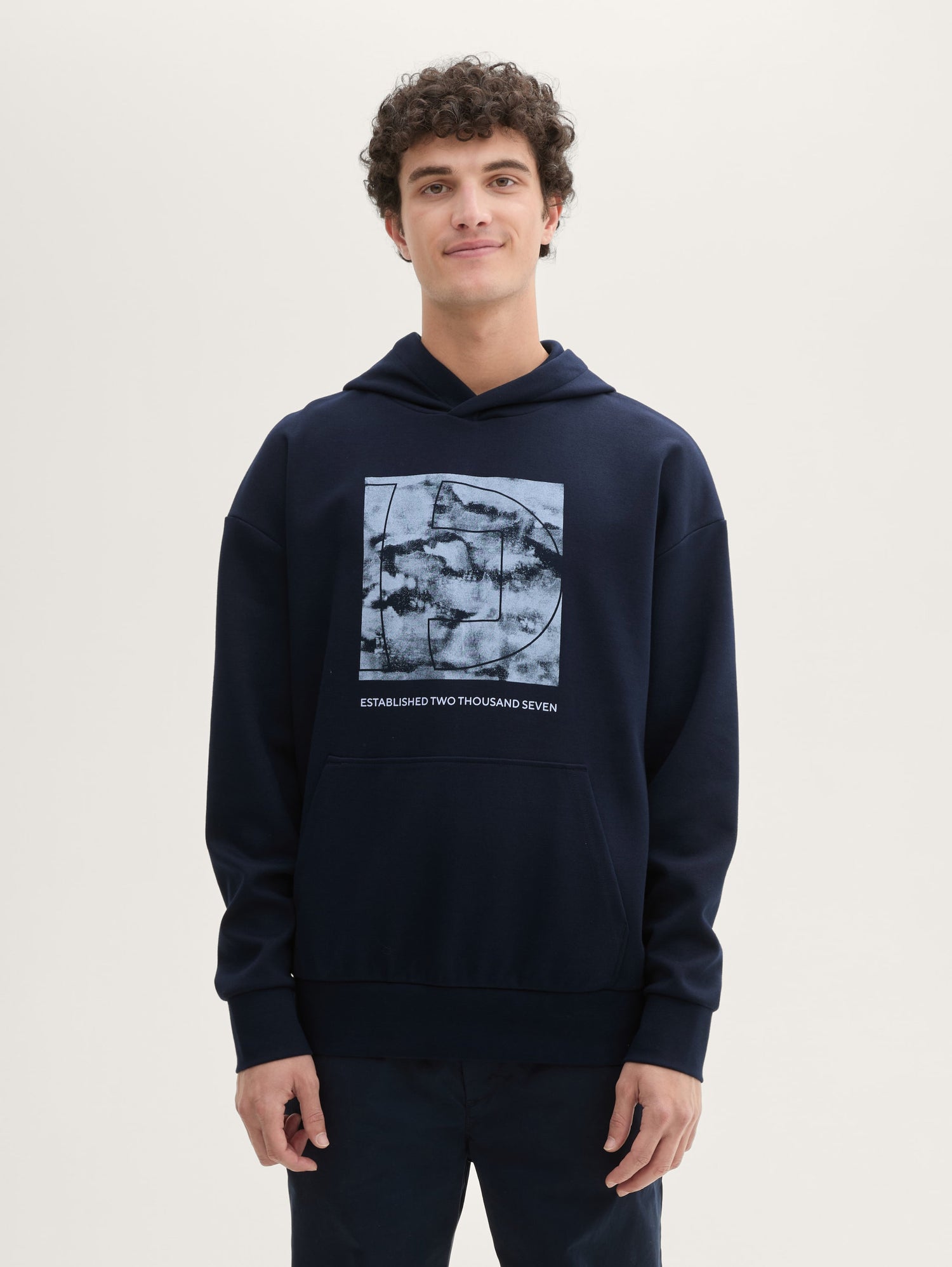 Relaxed Hoodie with A Print_1043302_10668_01