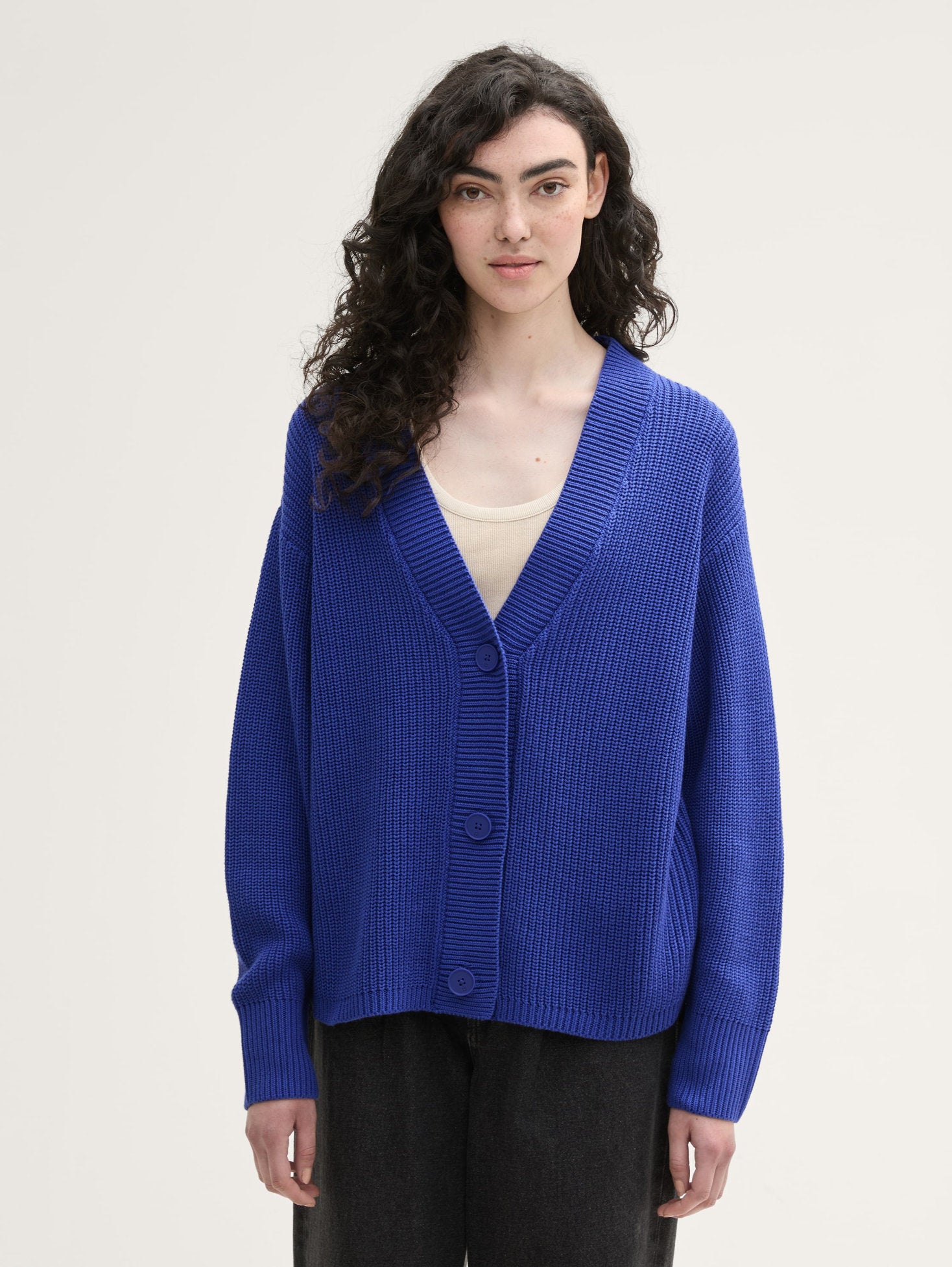 Knit V-Neck Cardigan_1043311_26529_01