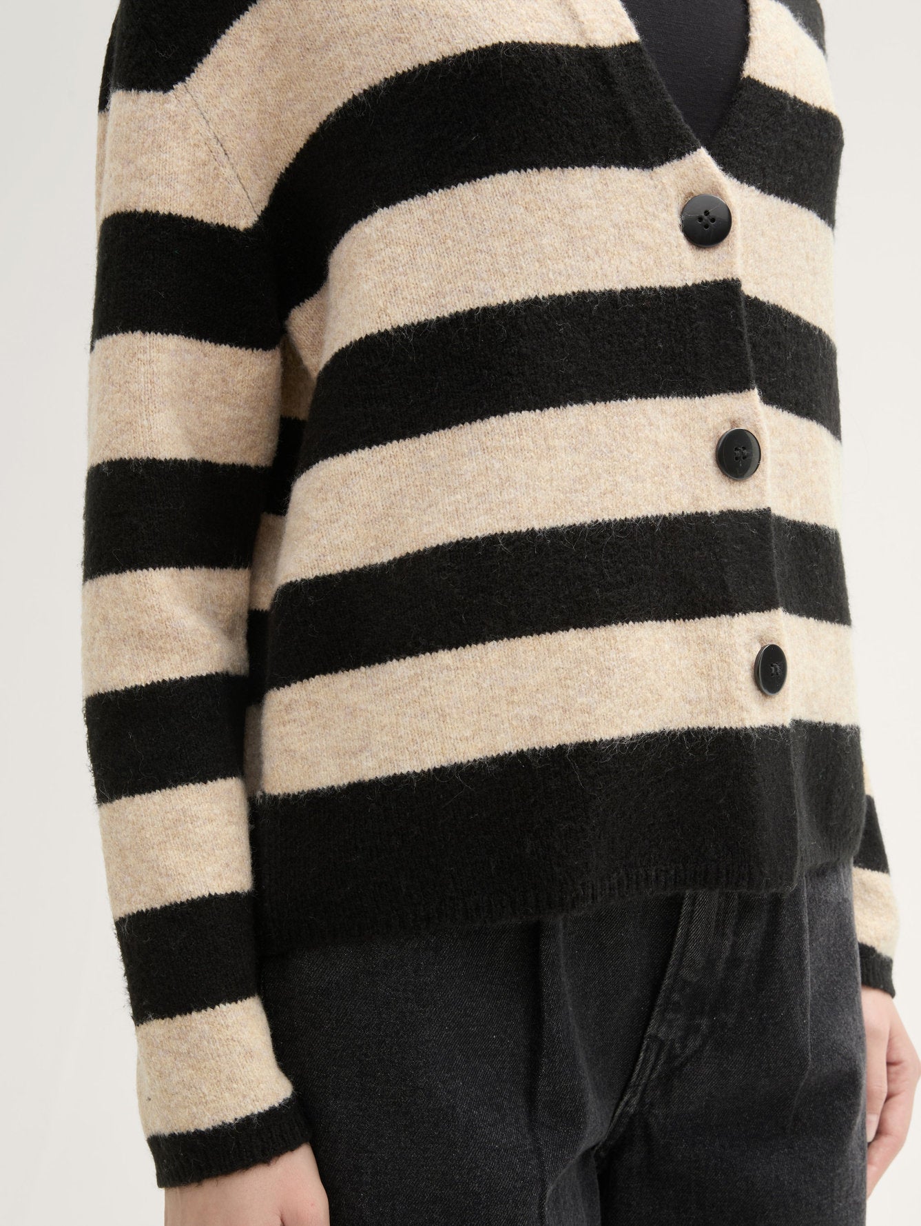 Striped Cardigan_1043340_35938_05