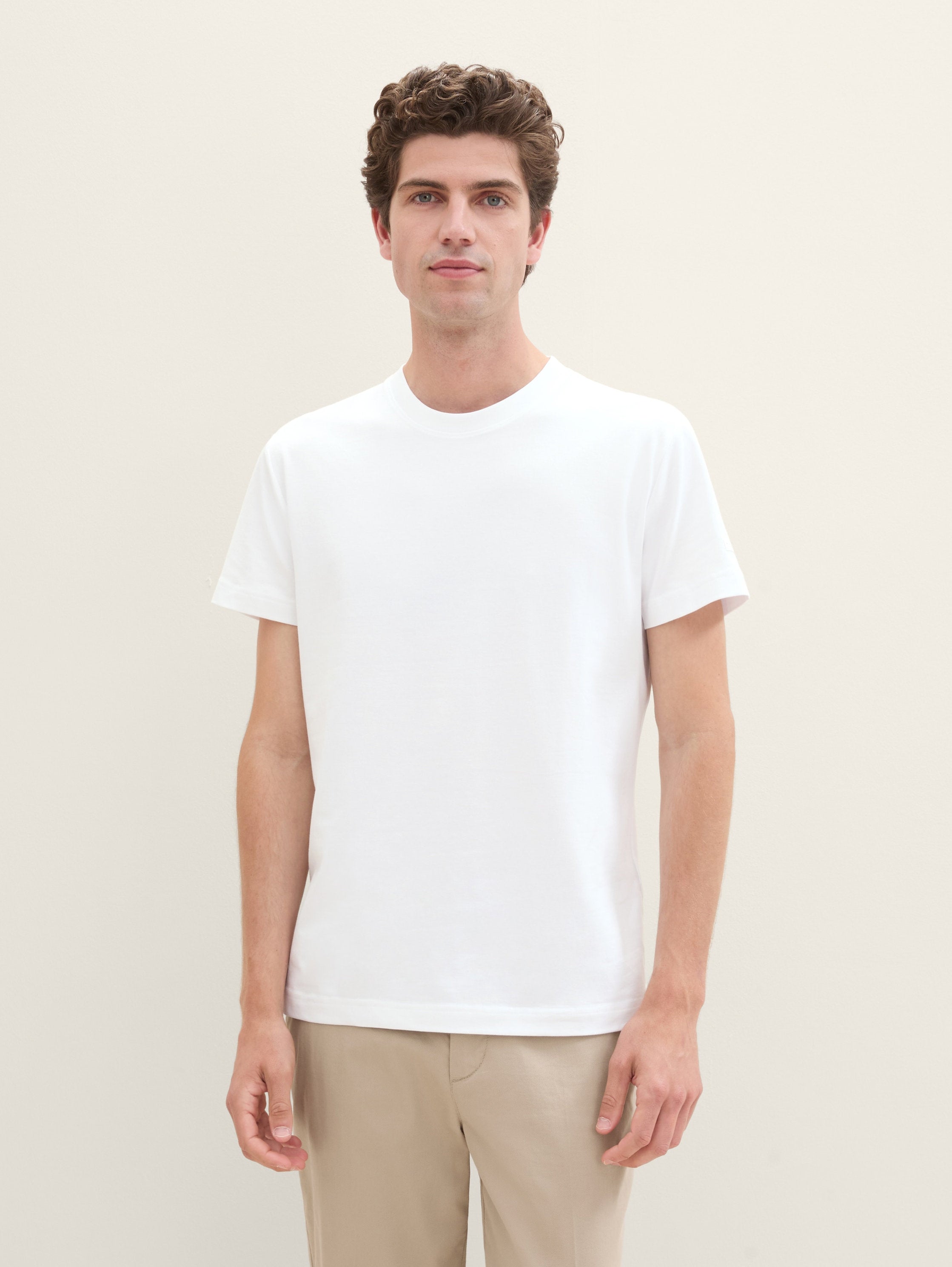 Basic T-Shirt_1043362_20000_01