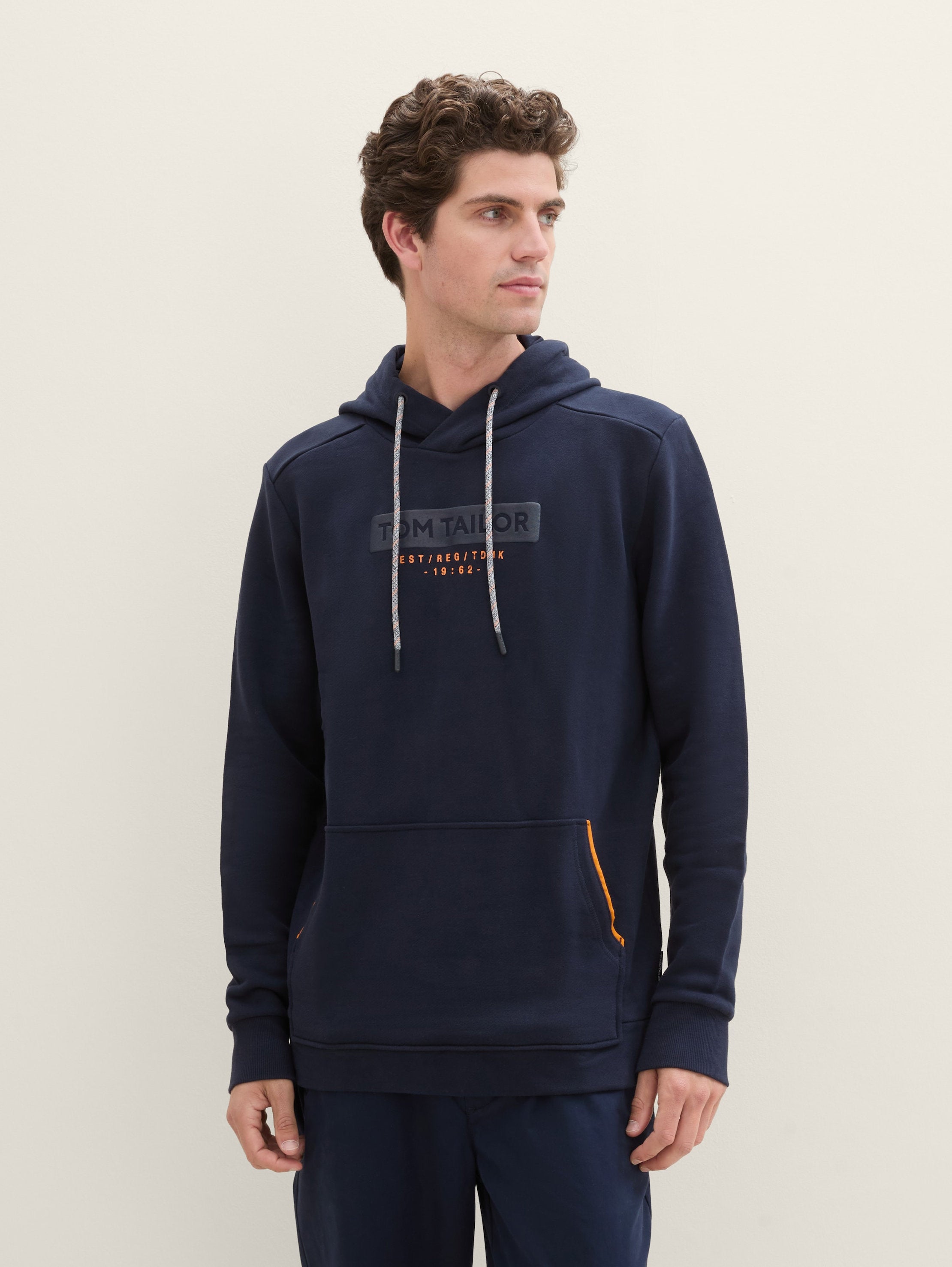 Hoodie with A Logo Print_1043391_10668_03