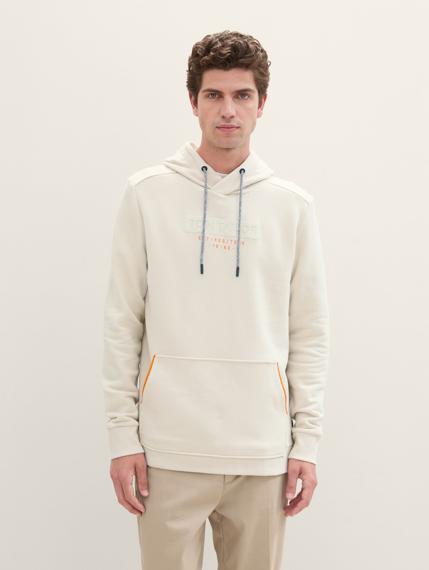 Hoodie with A Logo Print_1043391_27469_01