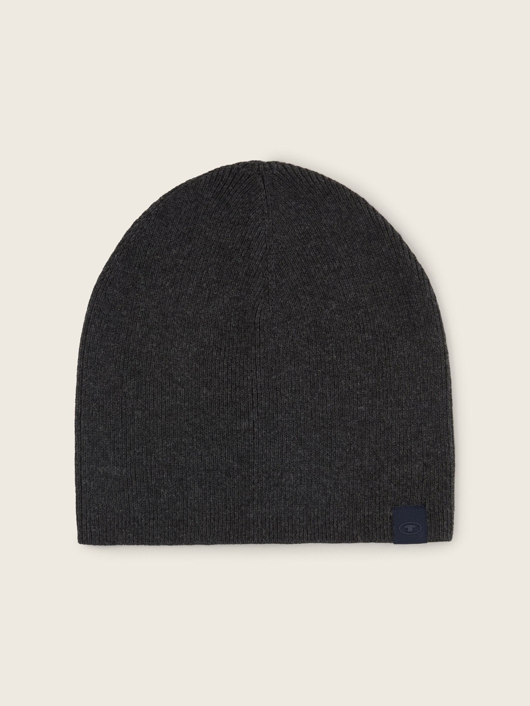 Beanie in Recycled Cashmere_1043447_10617_02