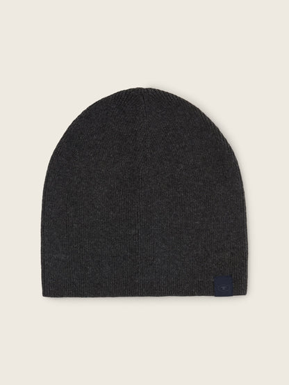 Beanie in Recycled Cashmere_1043447_10617_02