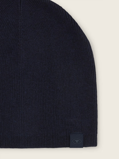 Beanie in Recycled Cashmere_1043447_13160_03