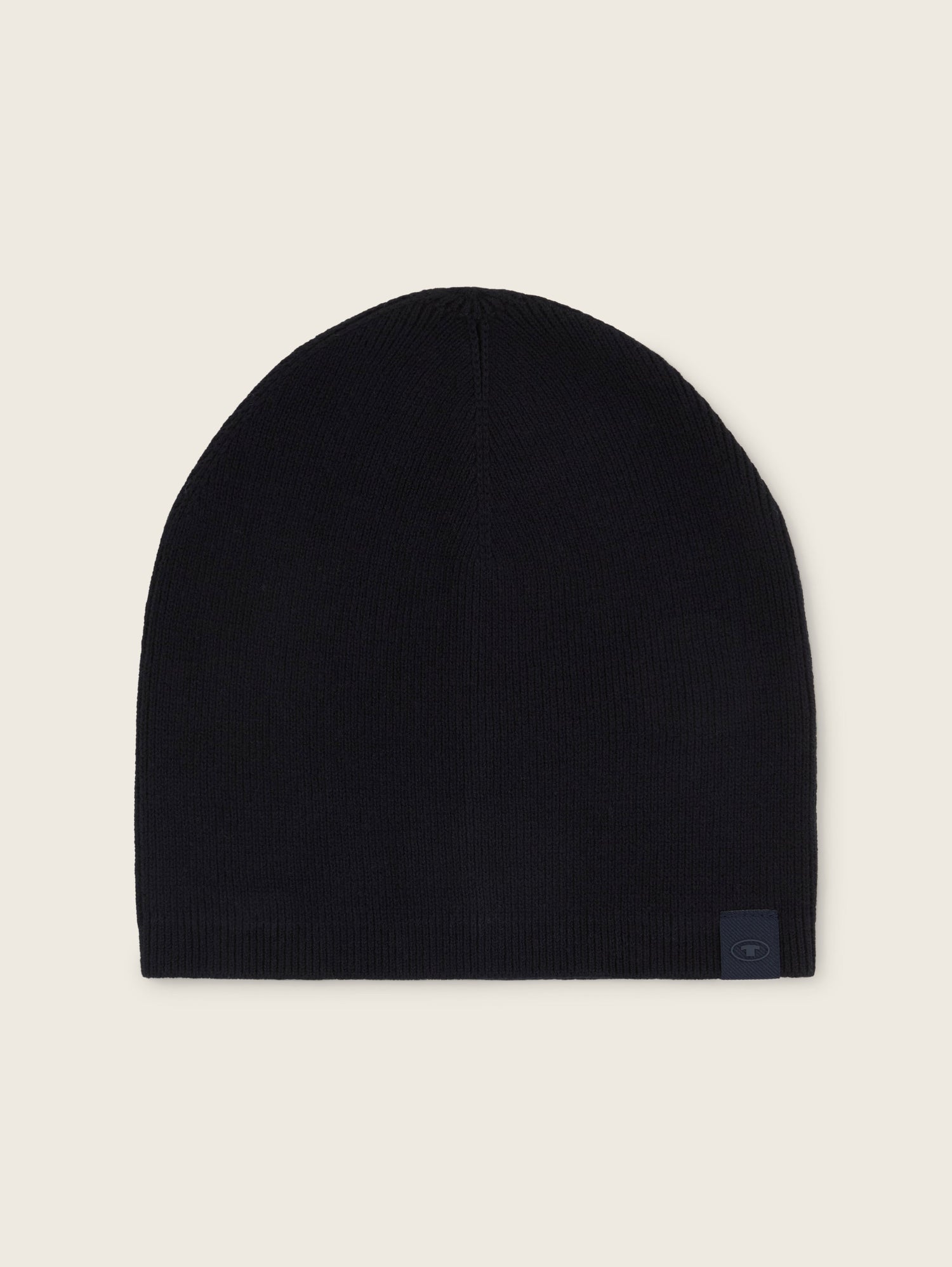 Beanie in Recycled Cashmere_1043447_29999_02