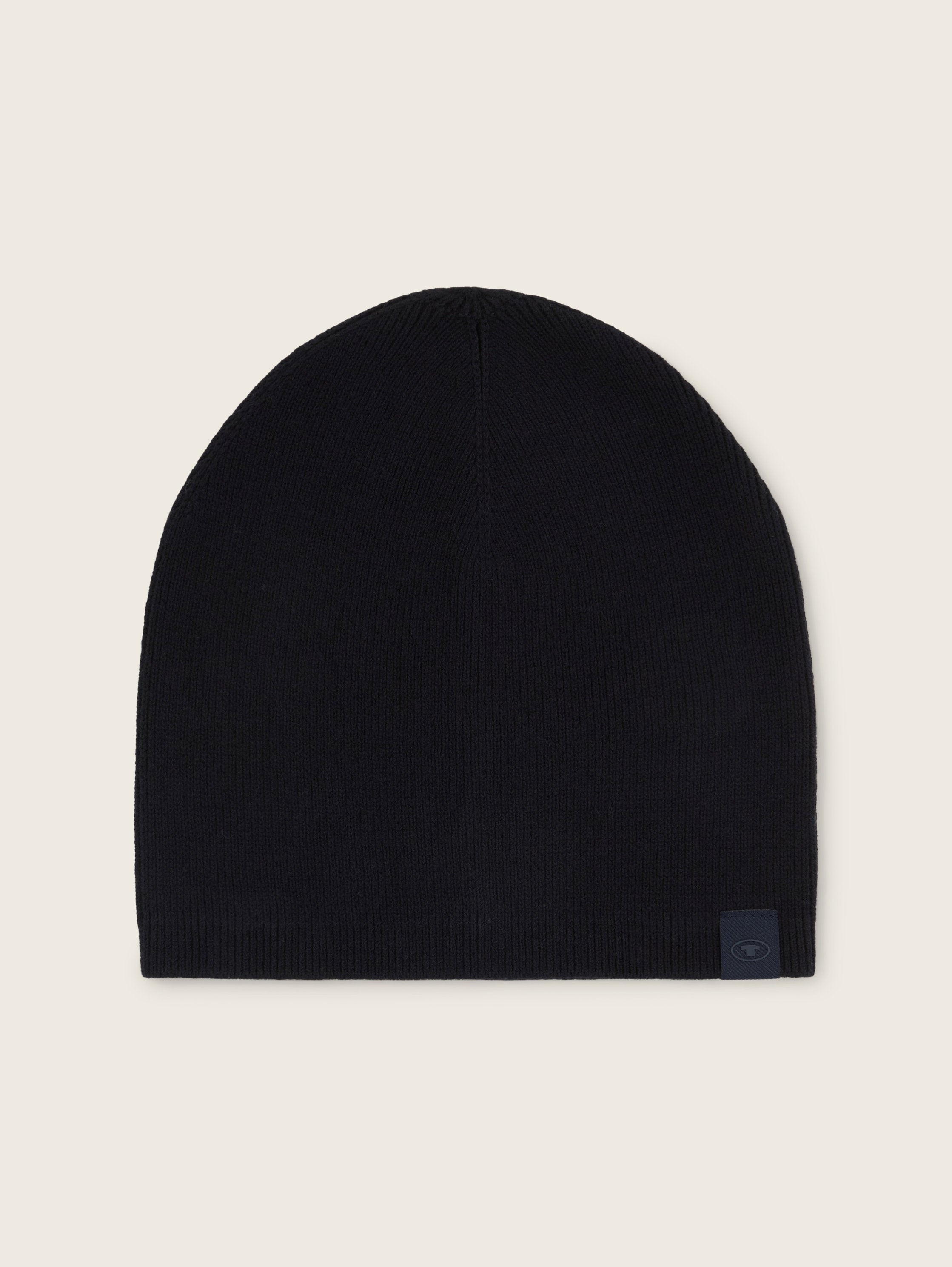 Beanie in Recycled Cashmere_1043447_29999_02