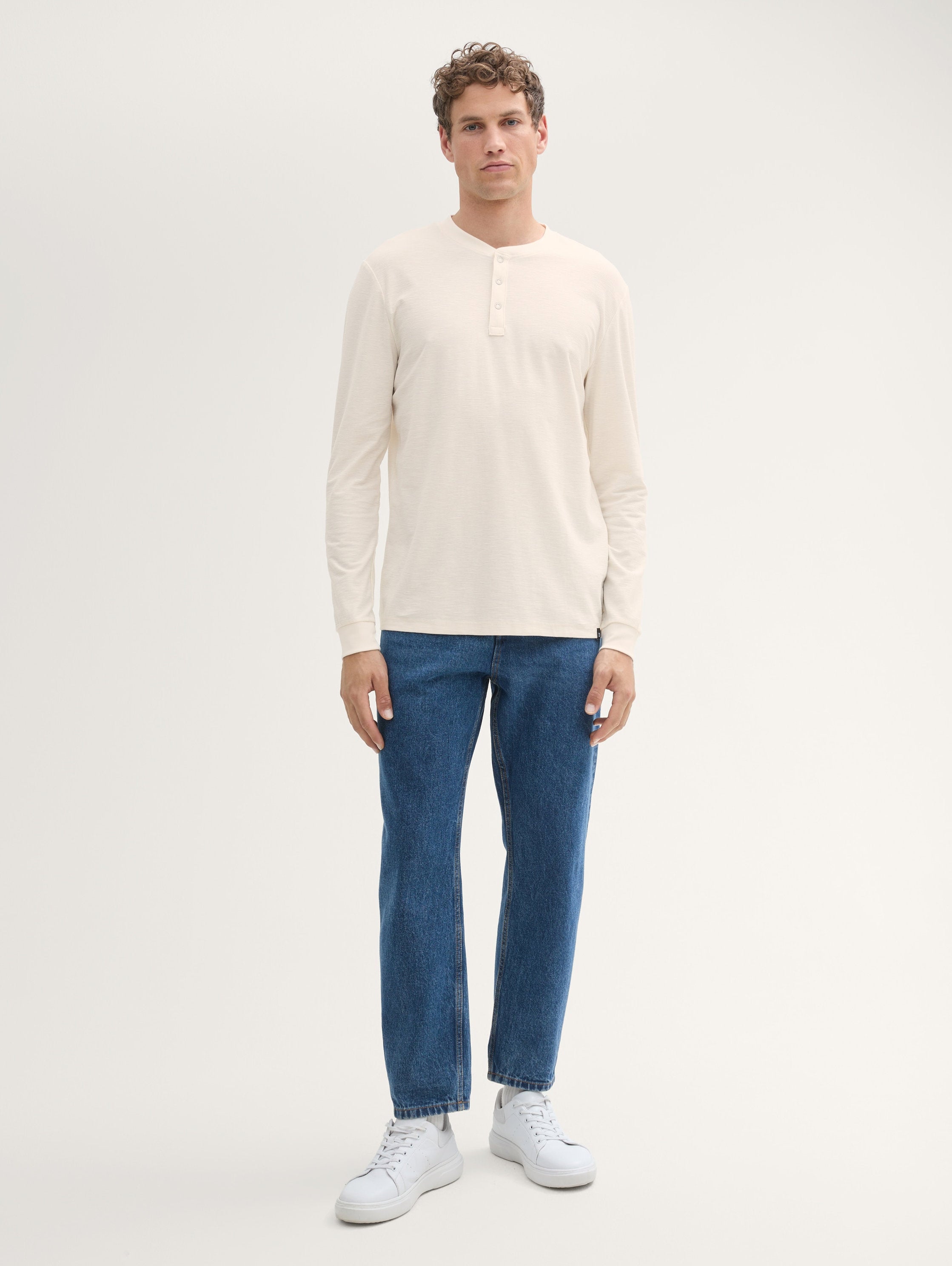 Henley Long-Sleeved T-Shirt with Texture_1043468_10348_03