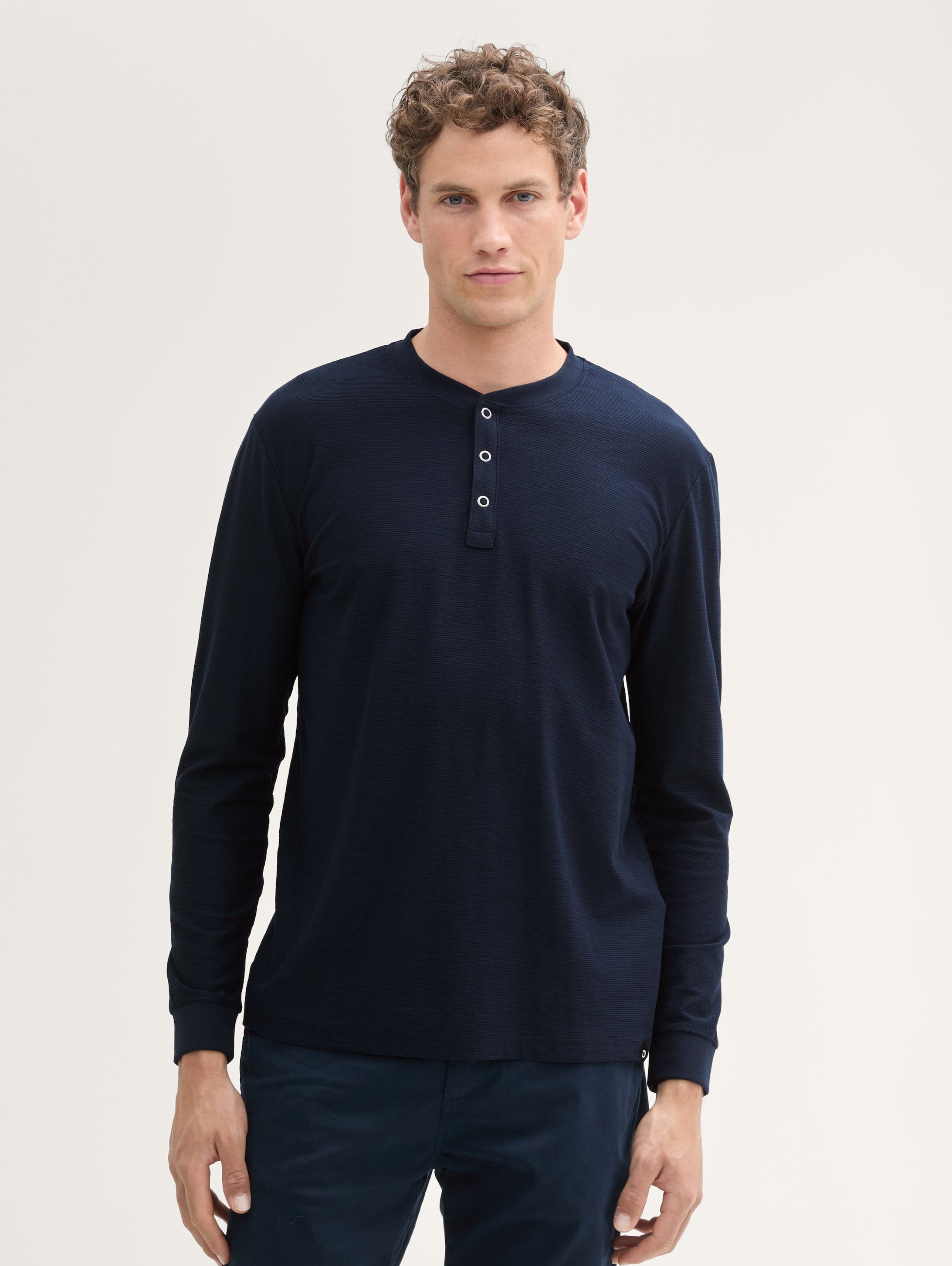 Henley Long-Sleeved T-Shirt with Texture_1043468_10668_01