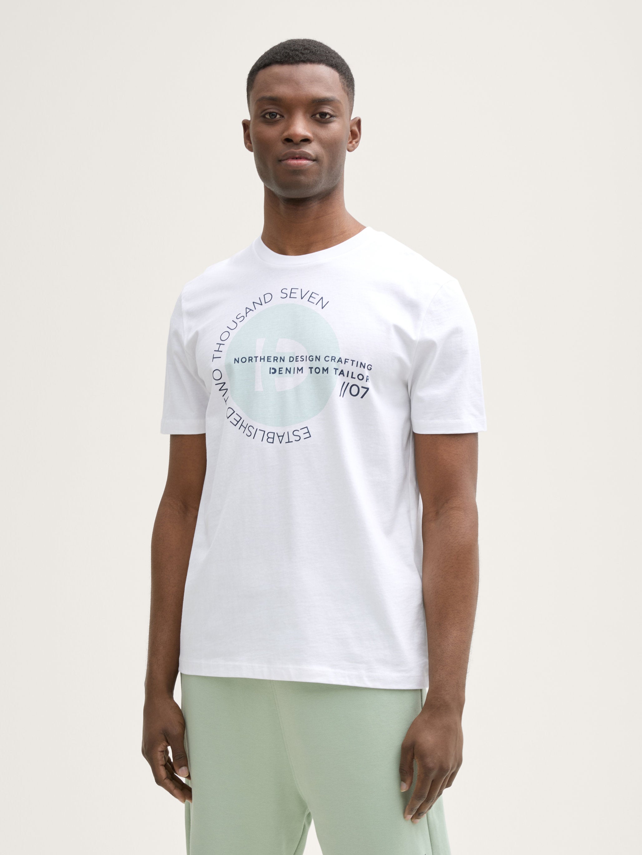 Tom Tailor_Basic T-Shirt with Logo Print_1043491_10991_01