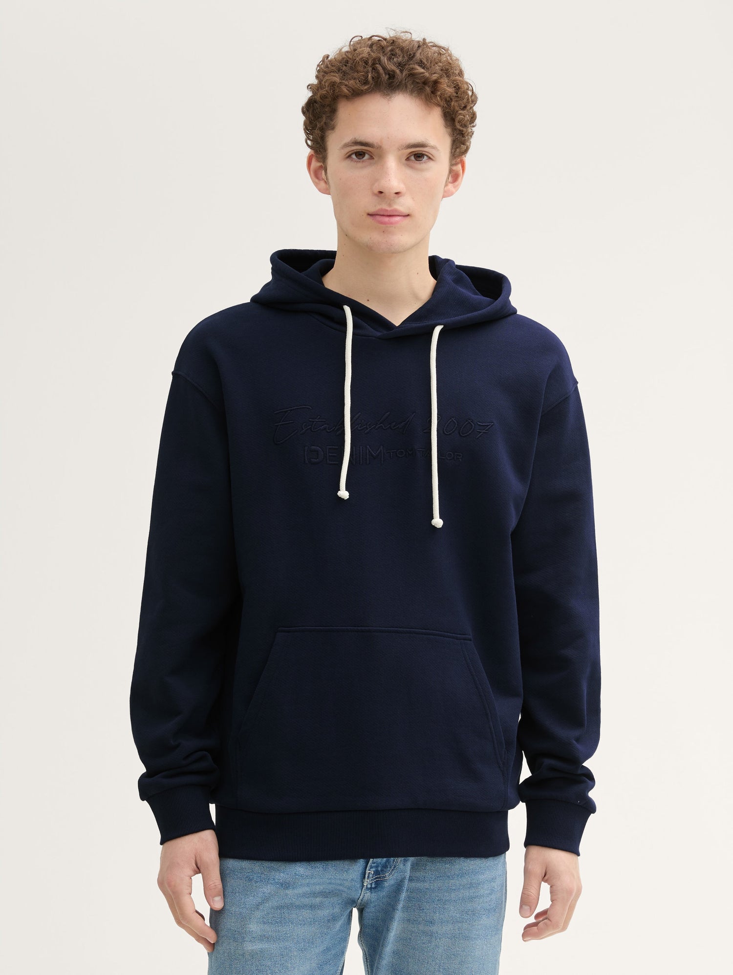 Hoodie with Logo Embroidery_1043501_10668_01