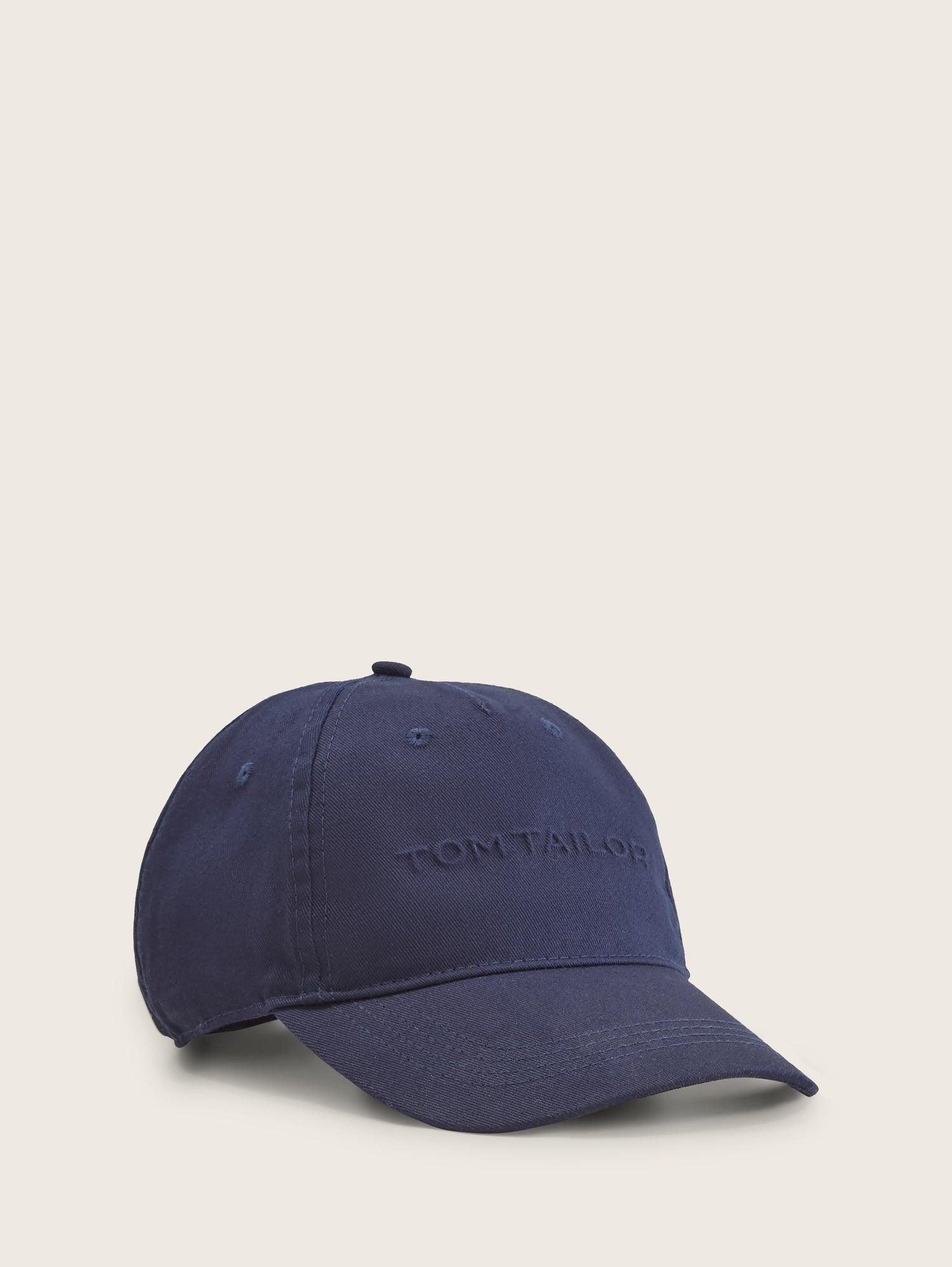 Basic Cap with An Embossed Logo_1043558_10668_02