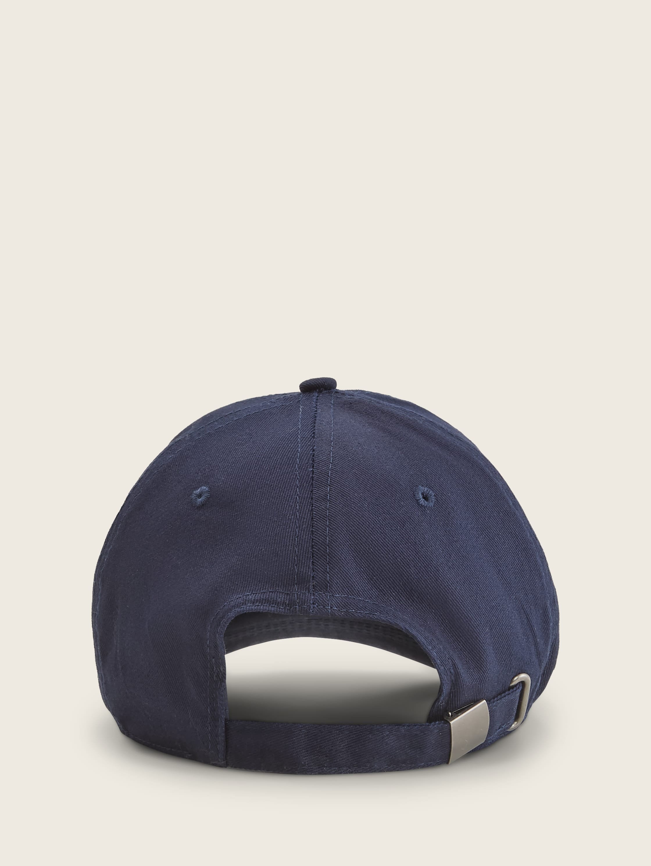 Basic Cap with An Embossed Logo_1043558_10668_03