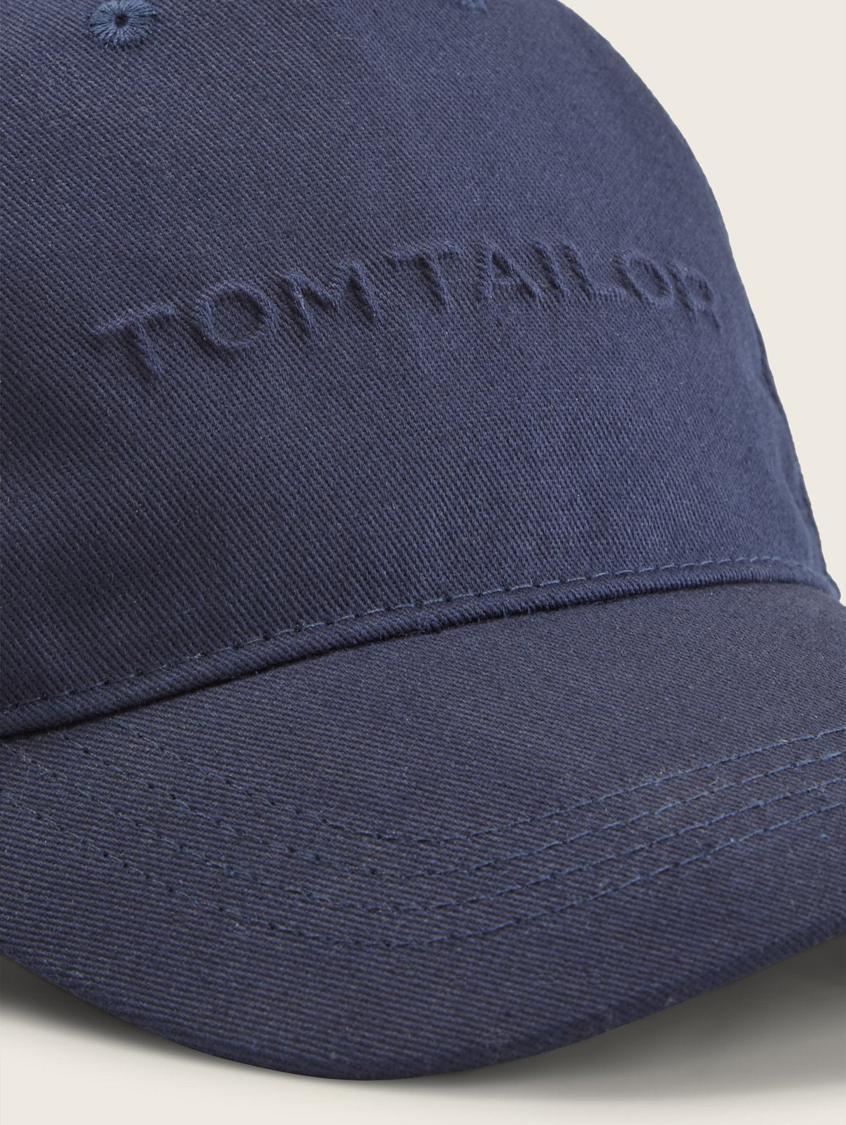 Basic Cap with An Embossed Logo_1043558_10668_05