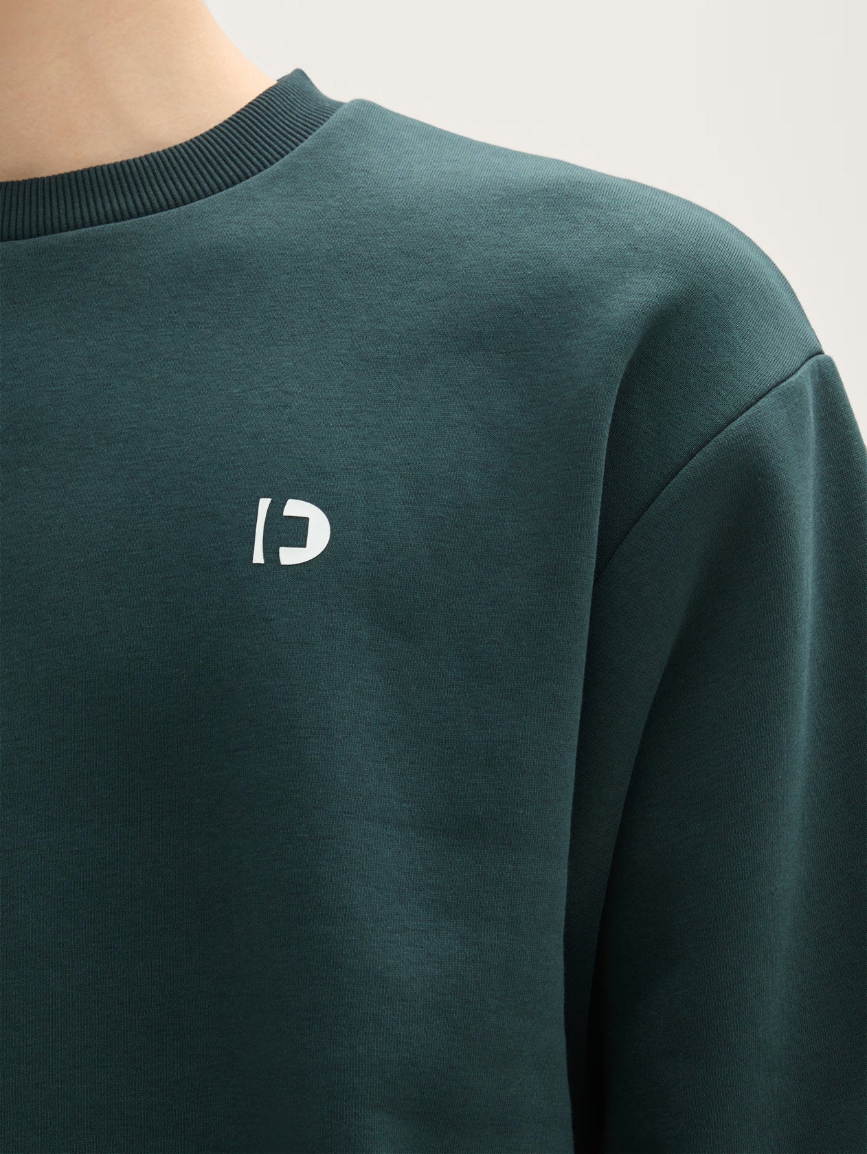 Basic Sweatshirt with A Logo Print_1043701_10362_05