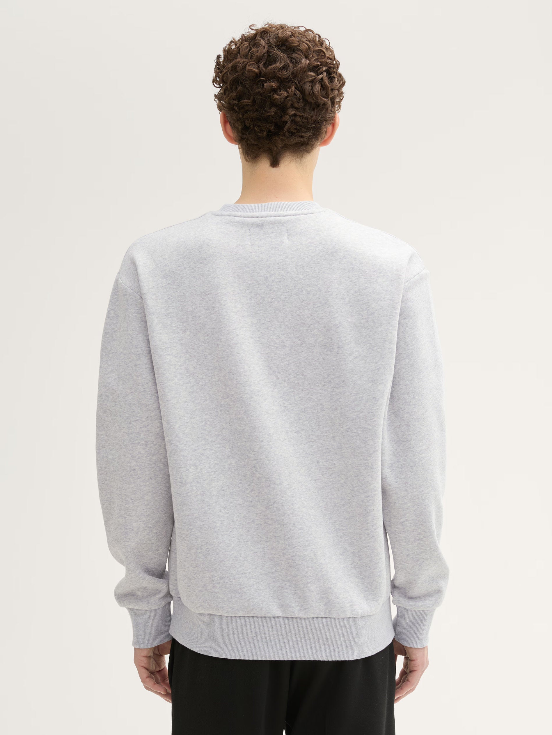 Basic Sweatshirt with A Logo Print_1043701_15398_04