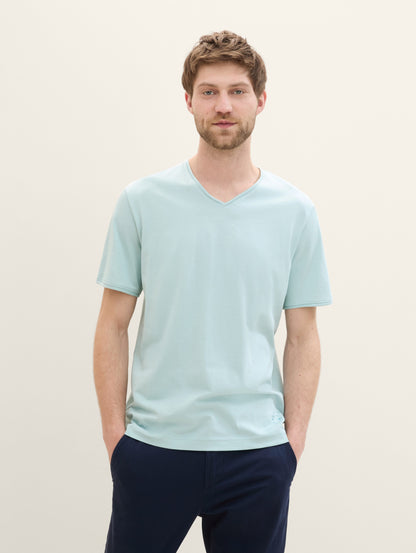 Basic T-Shirt with A V-Neckline_1043718_29999_03