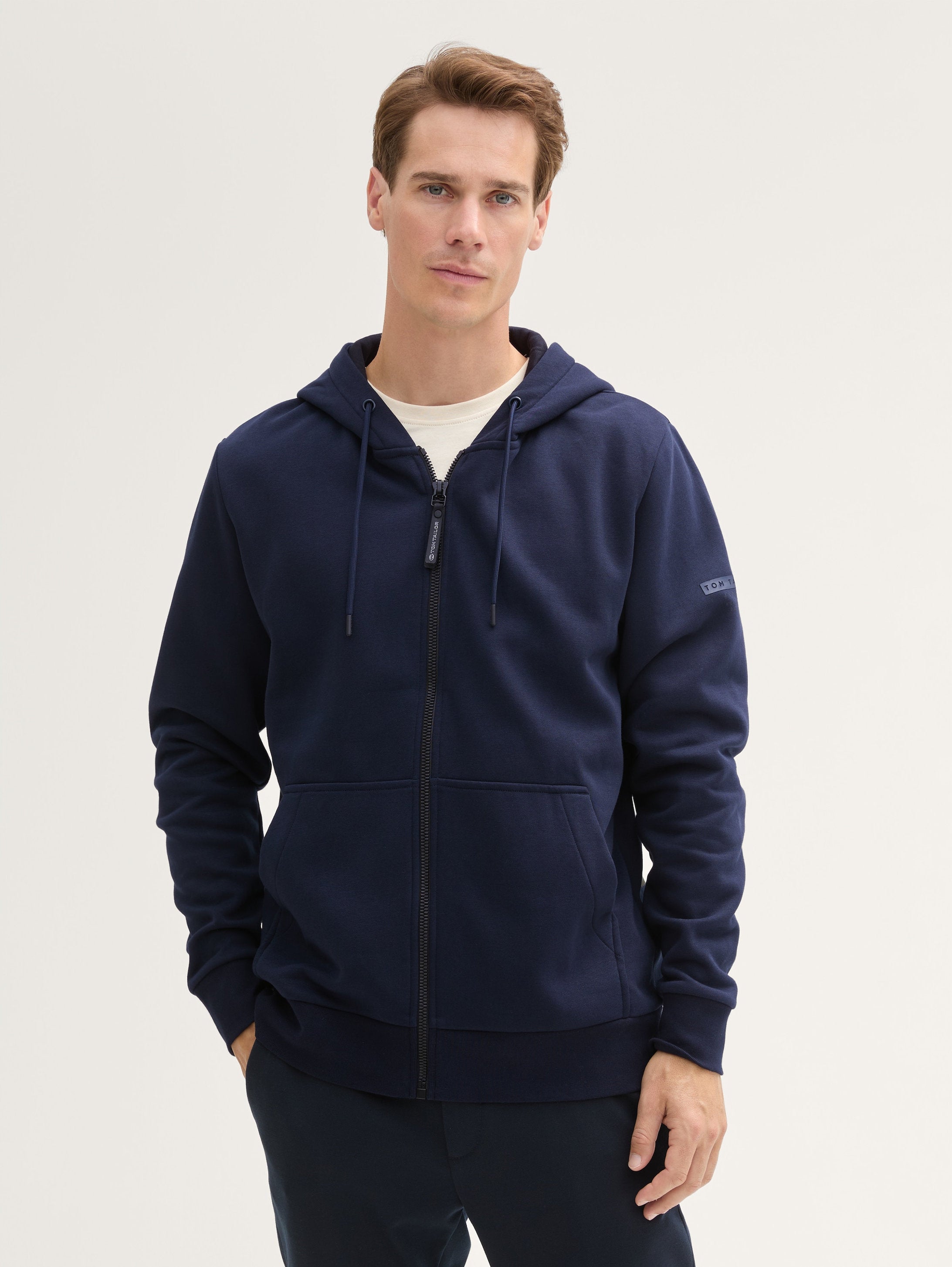 Basic Sweatjacket_1043727_30463_01