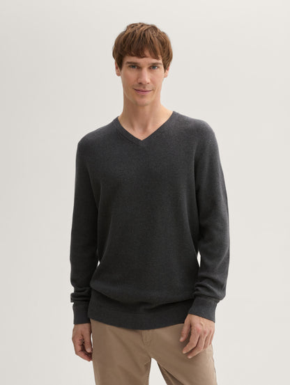 Textured Round Neck Sweater_1044444_10617_03