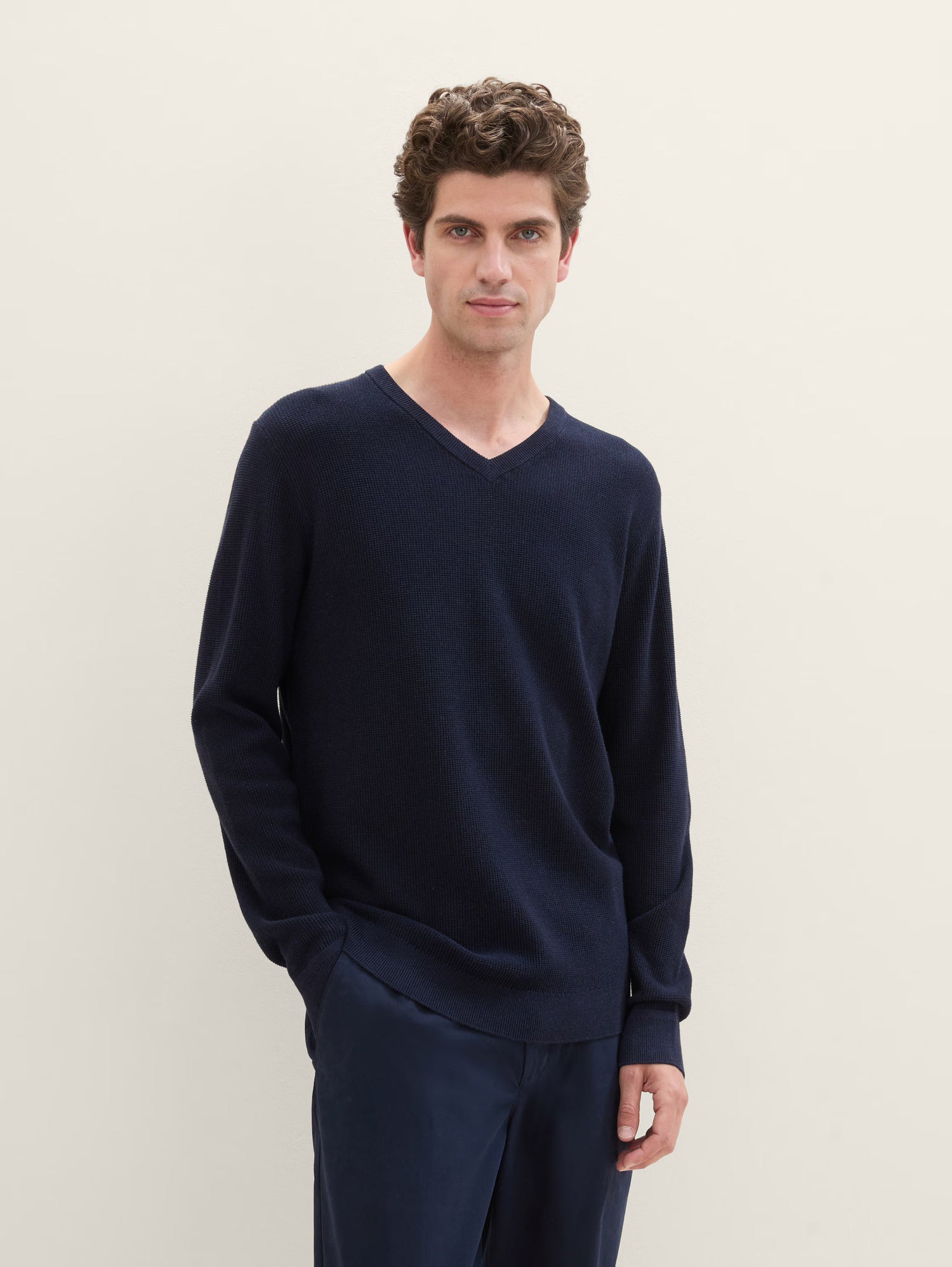 Textured Round Neck Sweater_1044444_13160_02