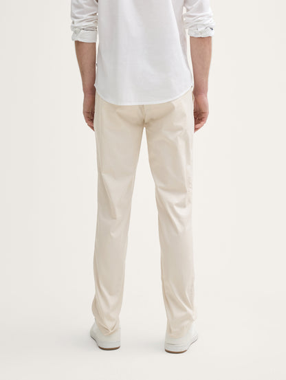 Tom Tailor_Ultralight Regular Fit Chino Trousers_1044711_10336_02