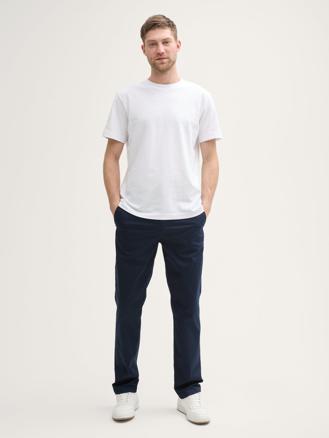 Tom Tailor_Ultralight Regular Fit Chino Trousers_1044711_10668_01