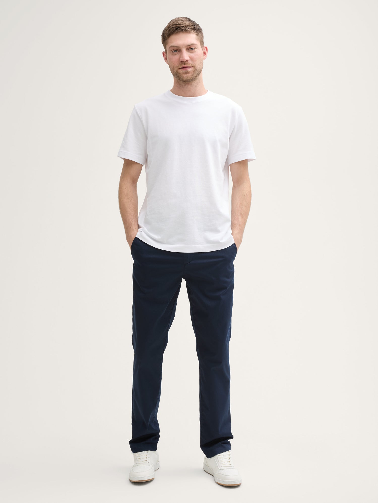 Tom Tailor_Ultralight Regular Fit Chino Trousers_1044711_10668_01