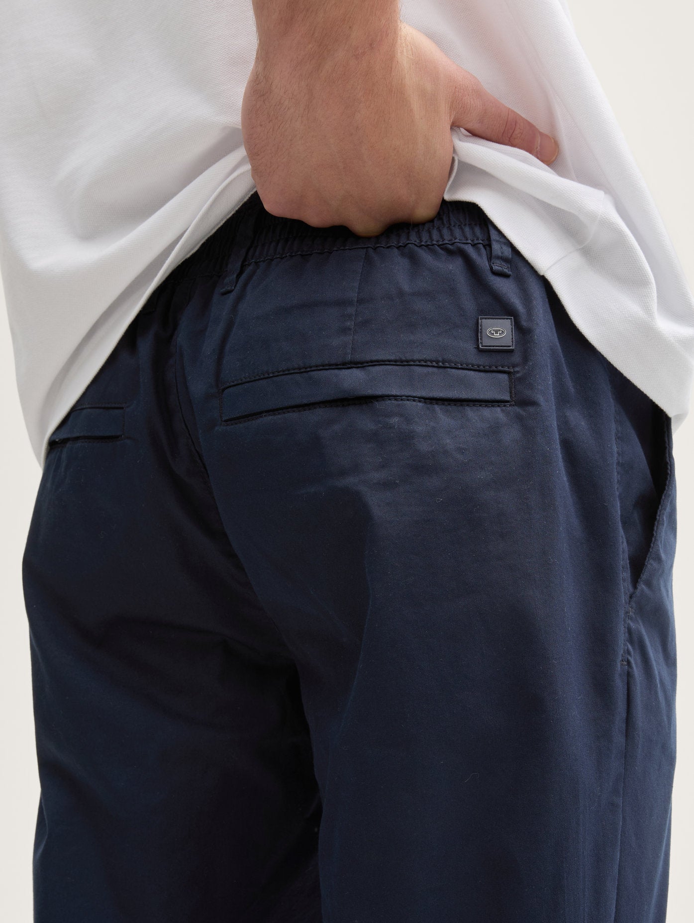 Tom Tailor_Ultralight Regular Fit Chino Trousers_1044711_10668_03