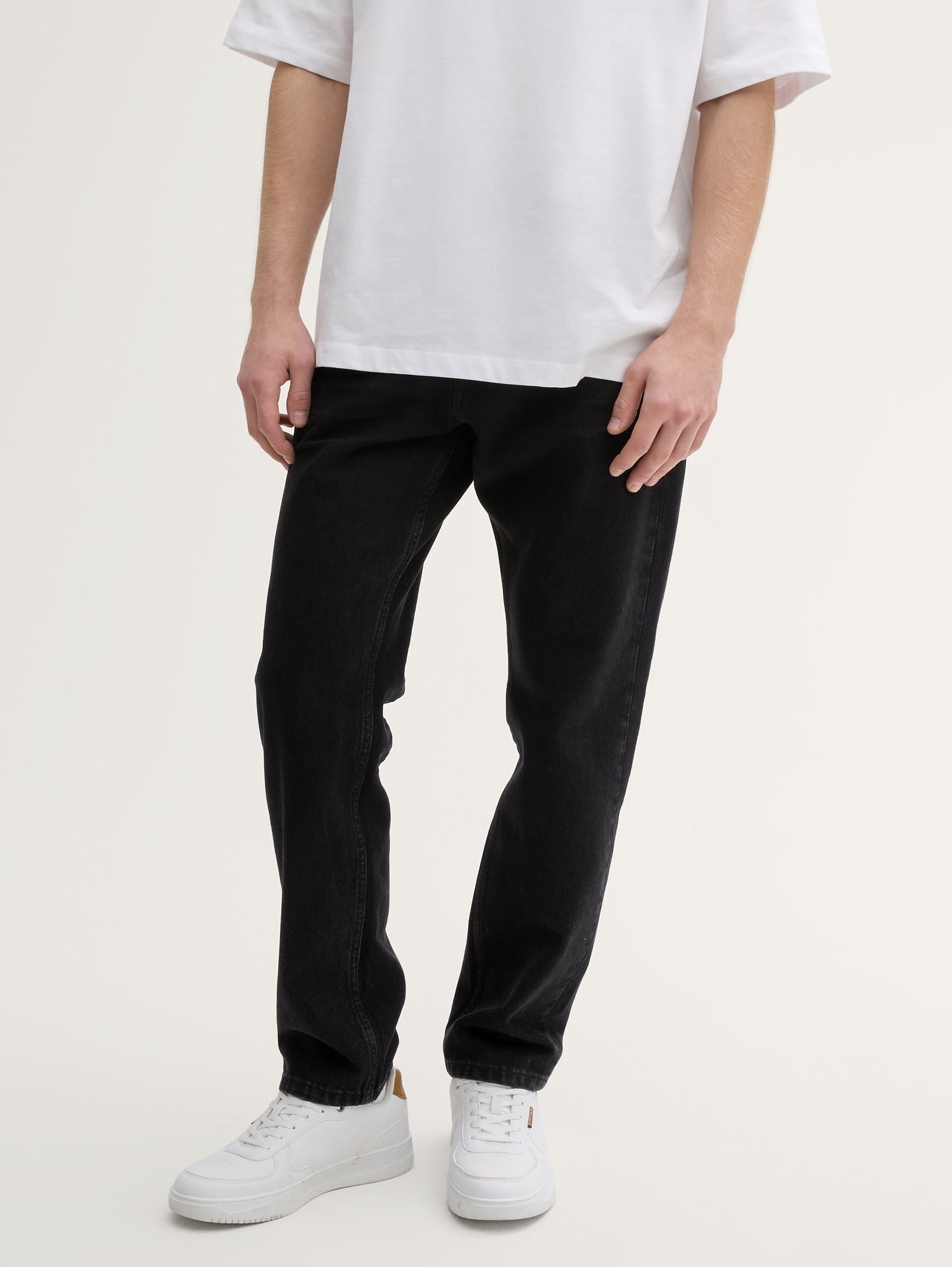 Tom Tailor_Ttwaylen Relaxed Jeans_1044988_10270_04