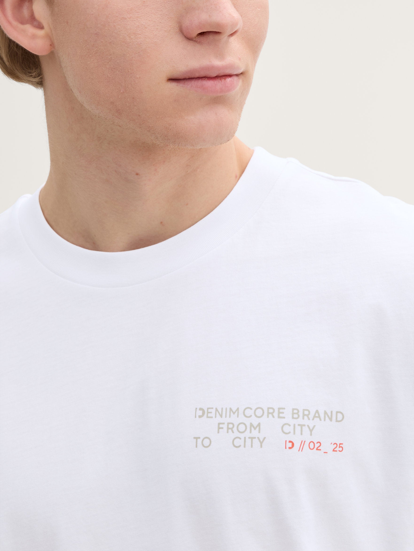 Tom Tailor_Relaxed Fit T-Shirt with Back Print_1045025_20000_04