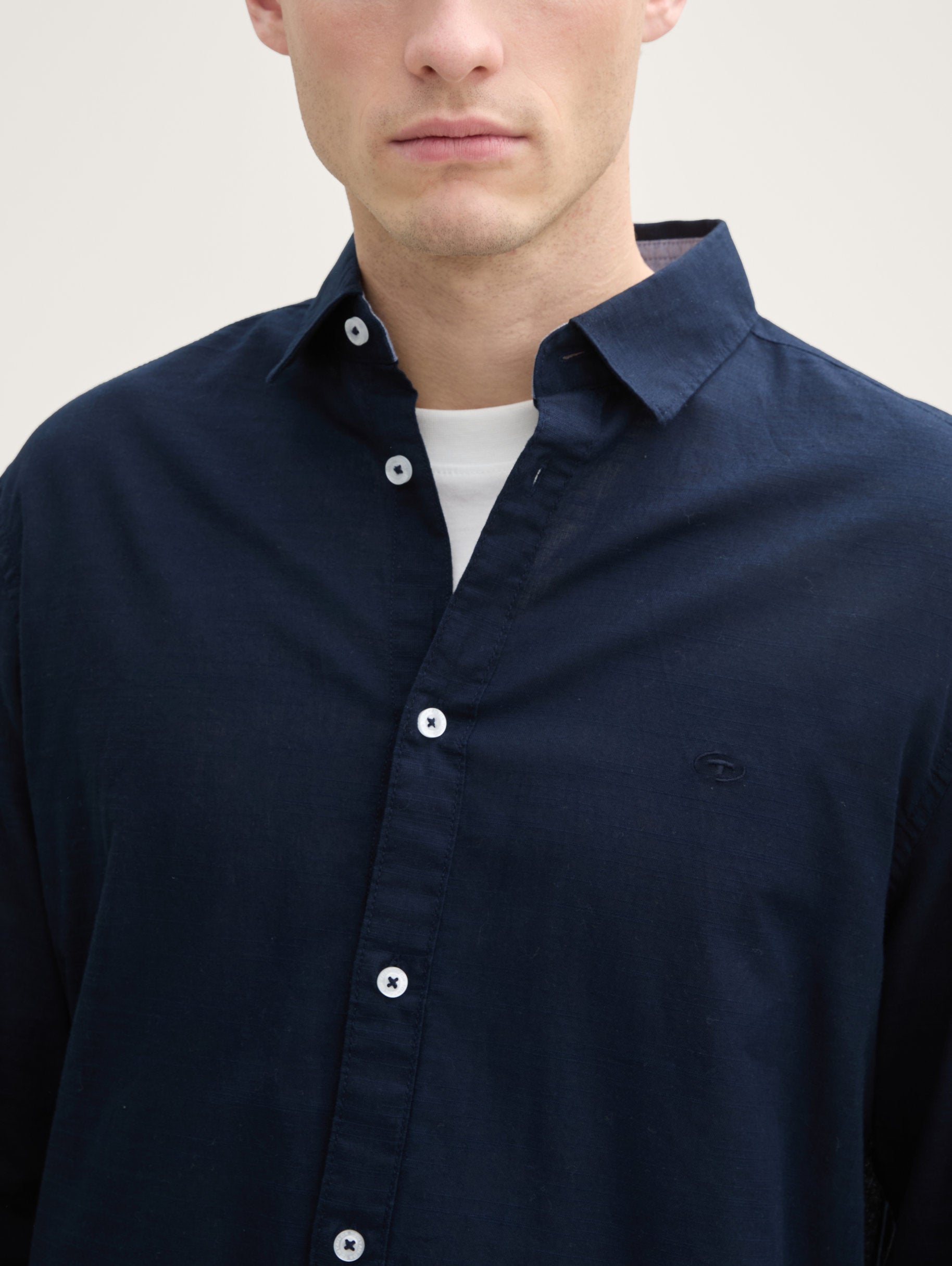 Tom Tailor_Regular Fit Shirt with Logo Embroidery_1045087_10668_04