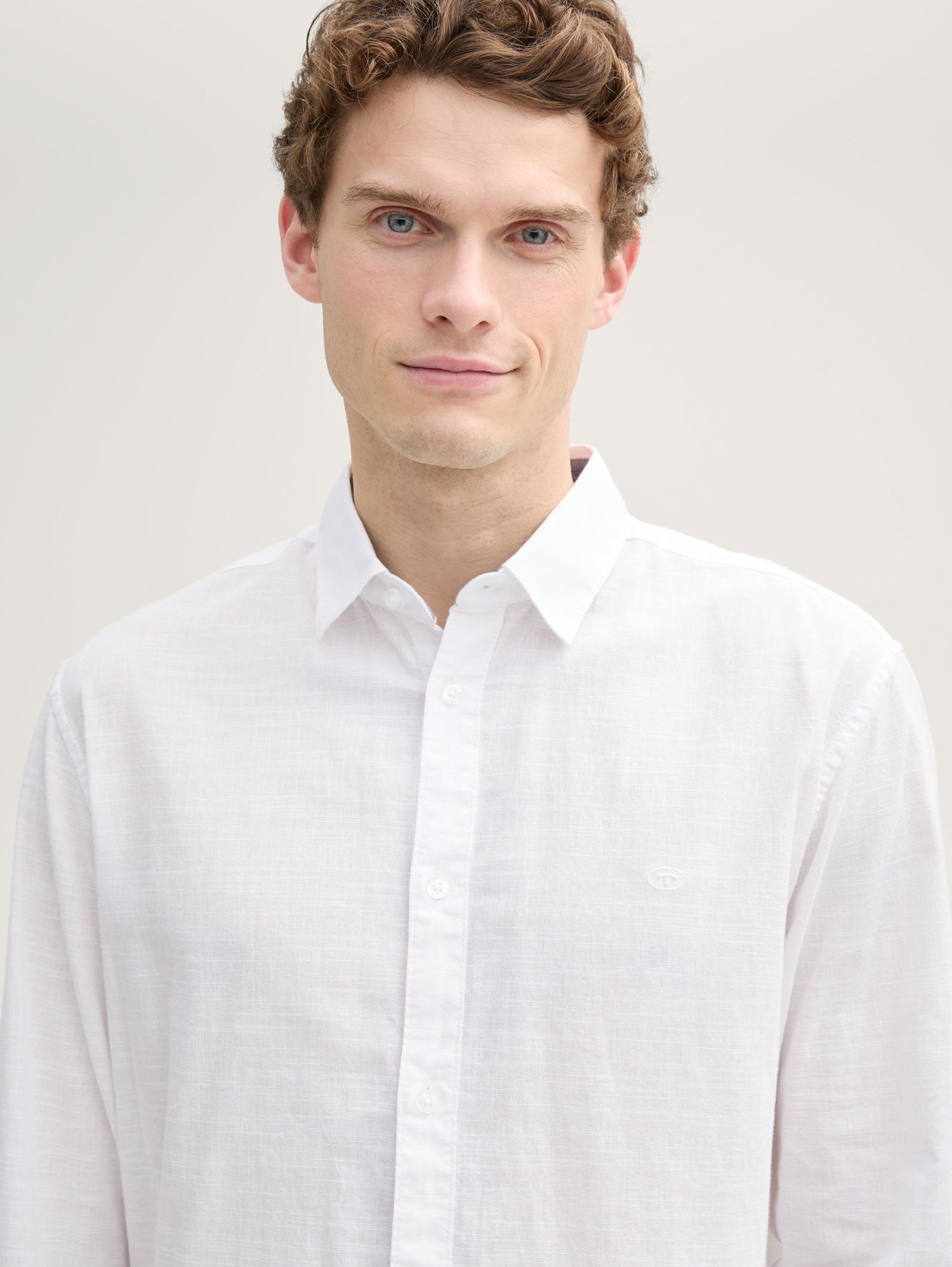 Tom Tailor_Regular Fit Shirt with Logo Embroidery_1045087_20000_04