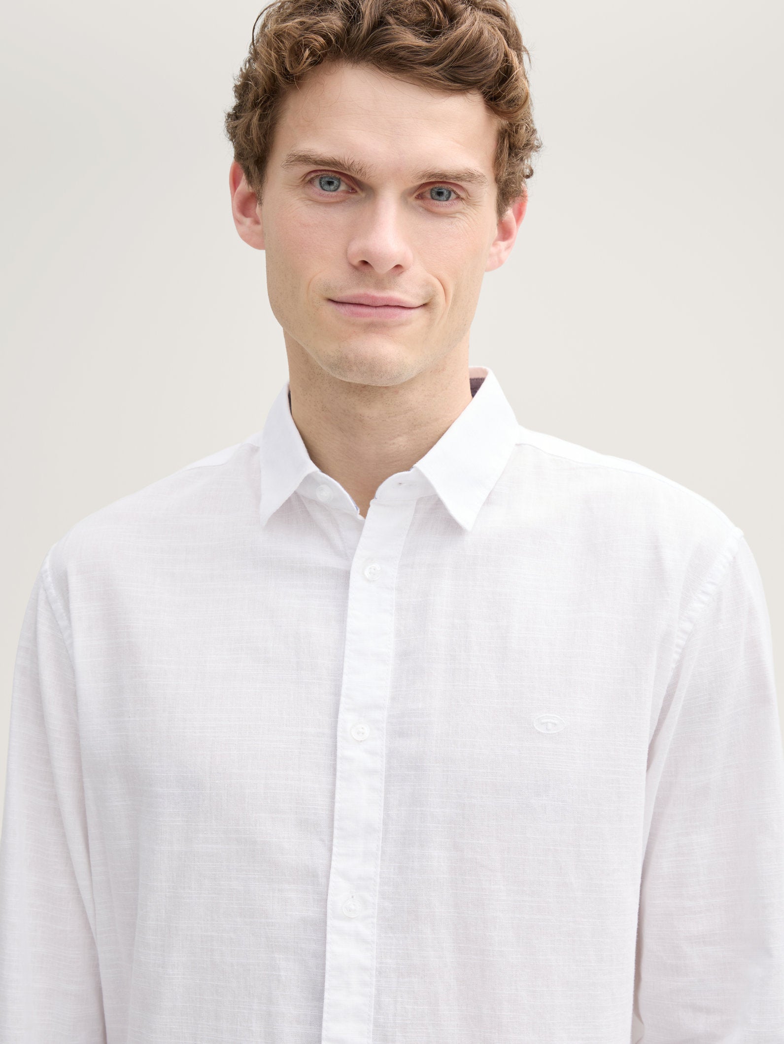 Tom Tailor_Regular Fit Shirt with Logo Embroidery_1045087_20000_04
