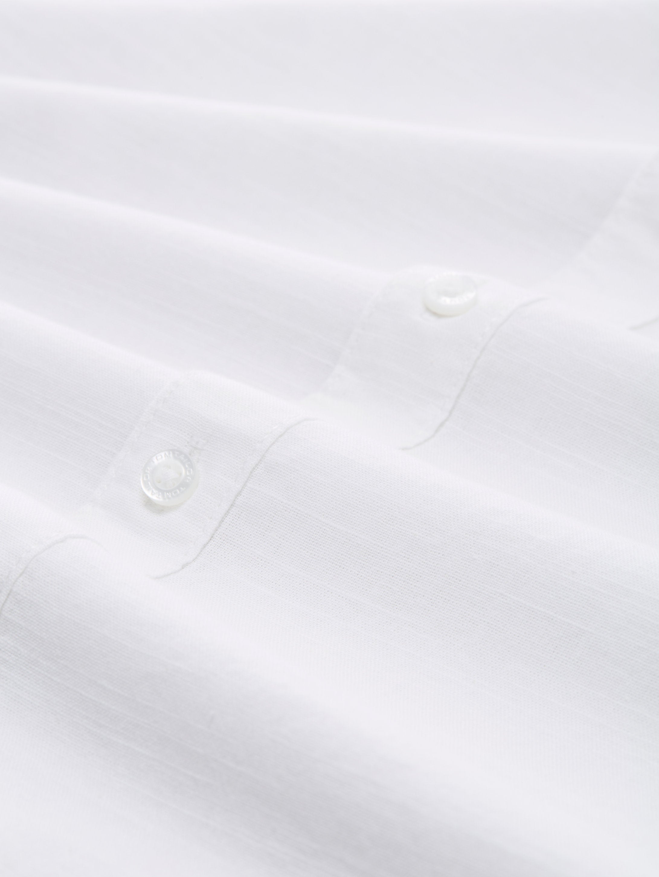 Tom Tailor_Regular Fit Shirt with Logo Embroidery_1045087_20000_05