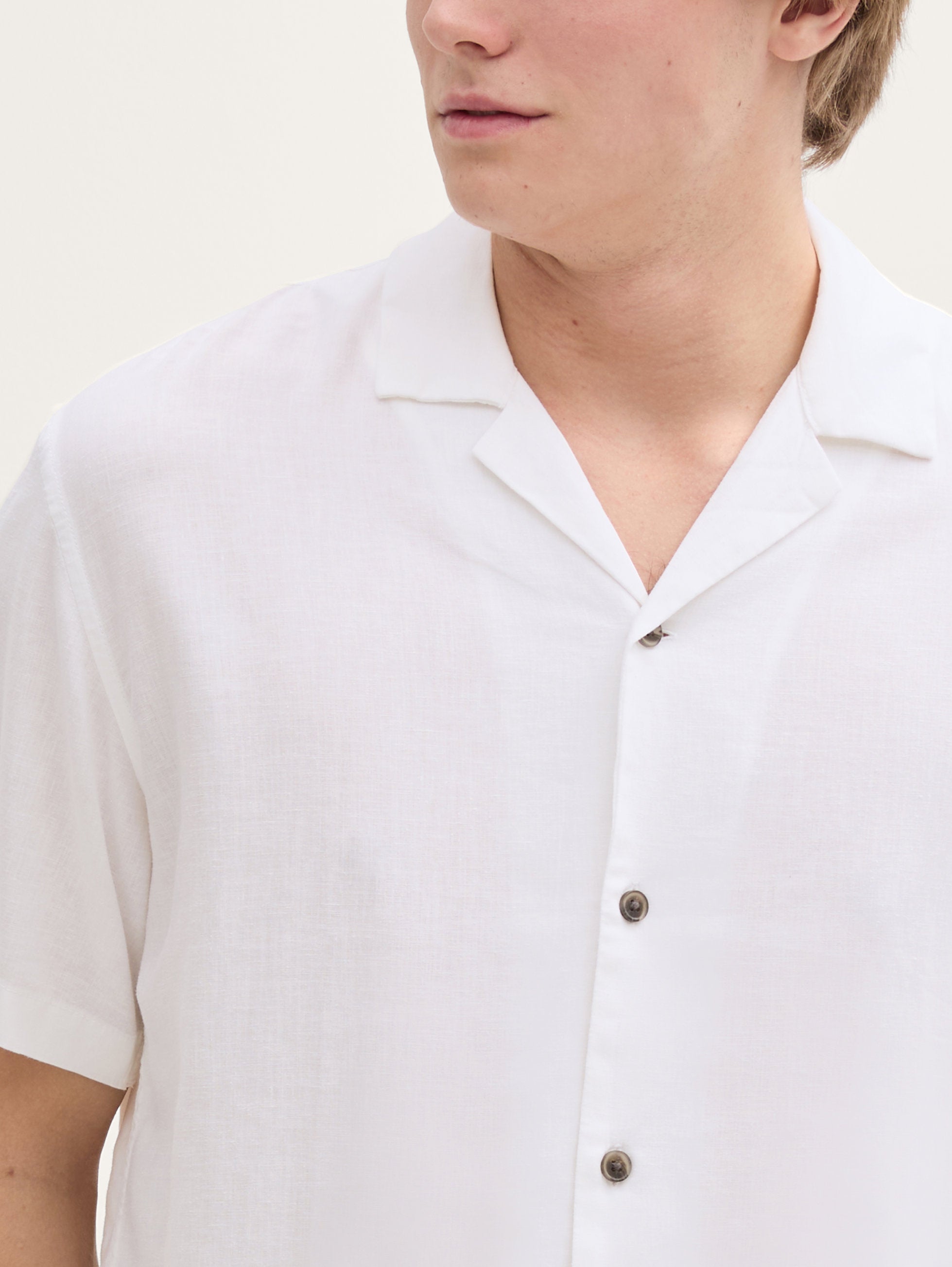 Tom Tailor_Relaxed Fit Short Sleeve Shirt with Linen Content_1045185_20000_04