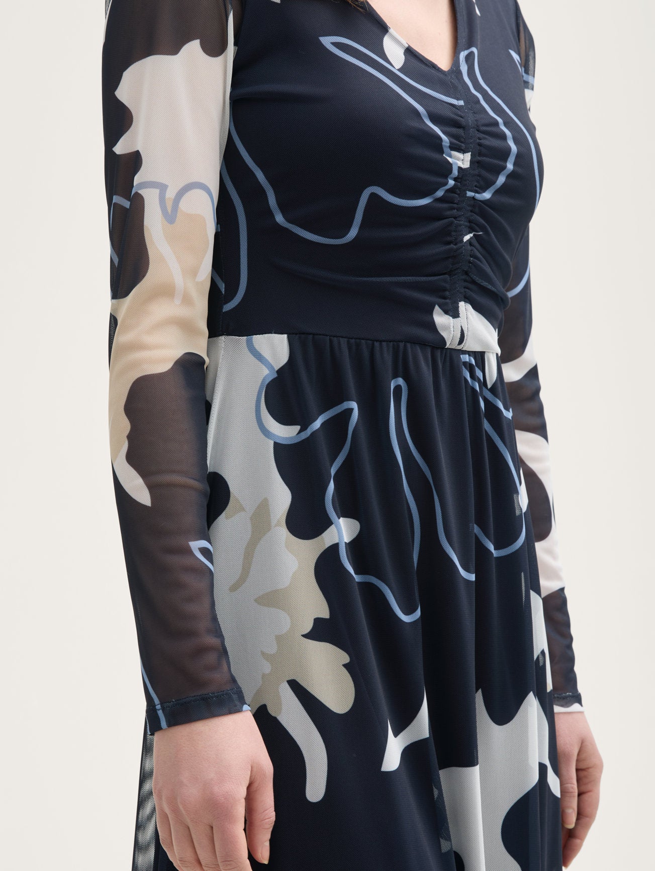 Tom Tailor_Midi Mesh Dress with Ruffles_1045308_37124_04